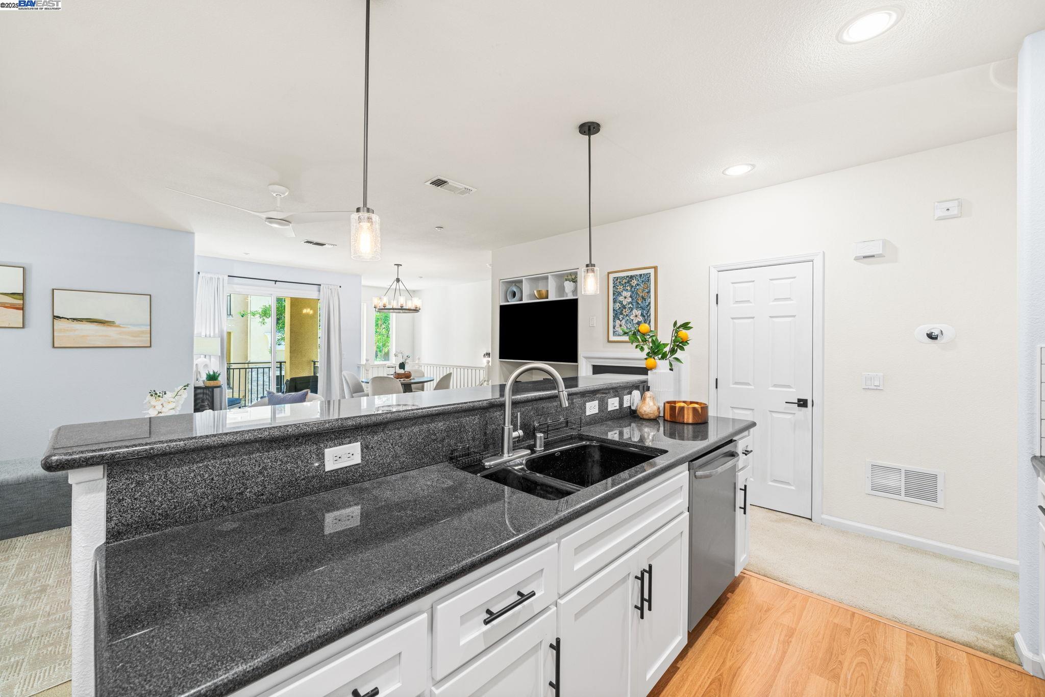 Photo #8: 41113318 Listing: Photo #8