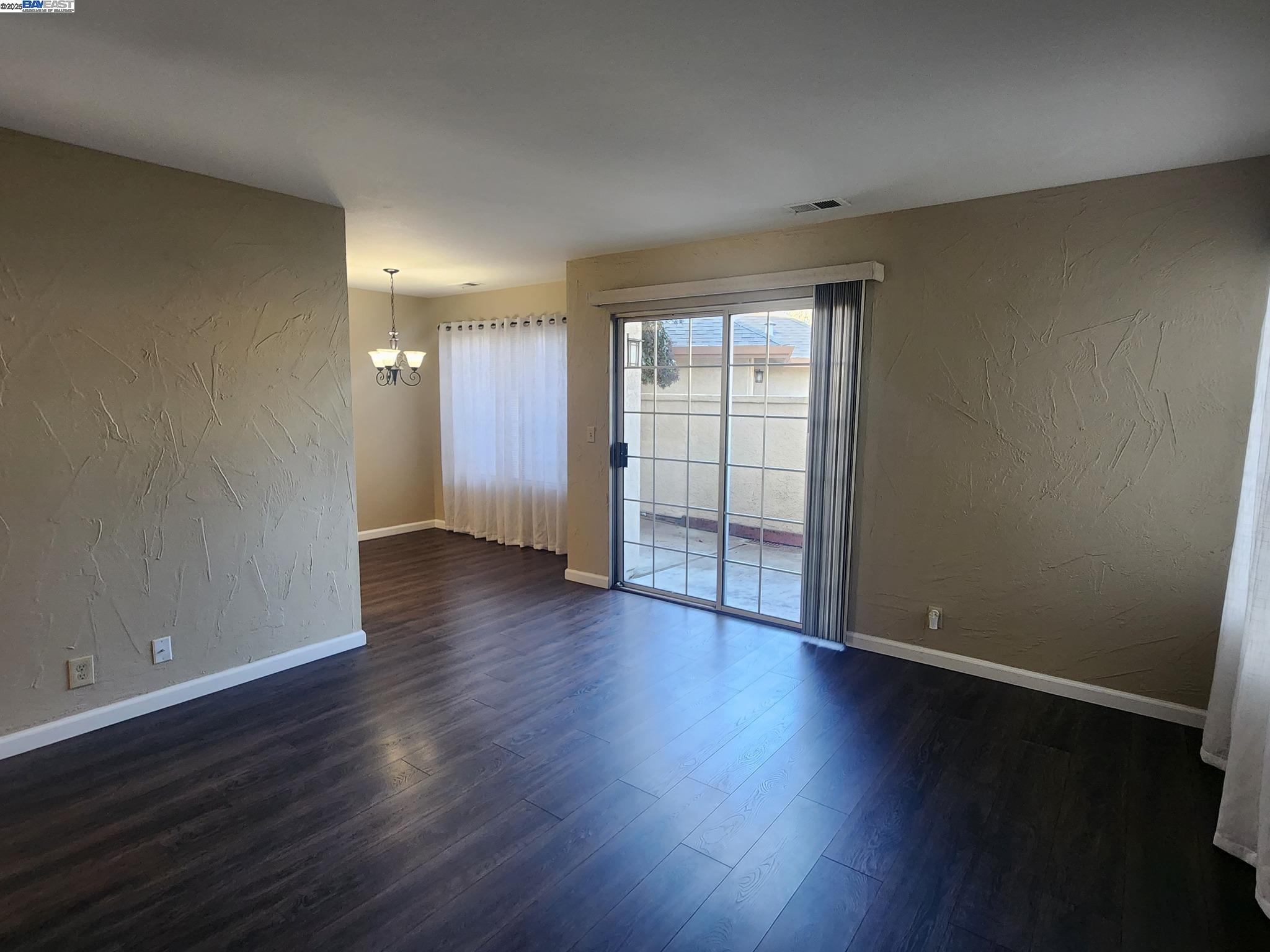 Detail Gallery Image 2 of 15 For 503 Rose Ave, Pleasanton,  CA 94566 - 2 Beds | 2 Baths