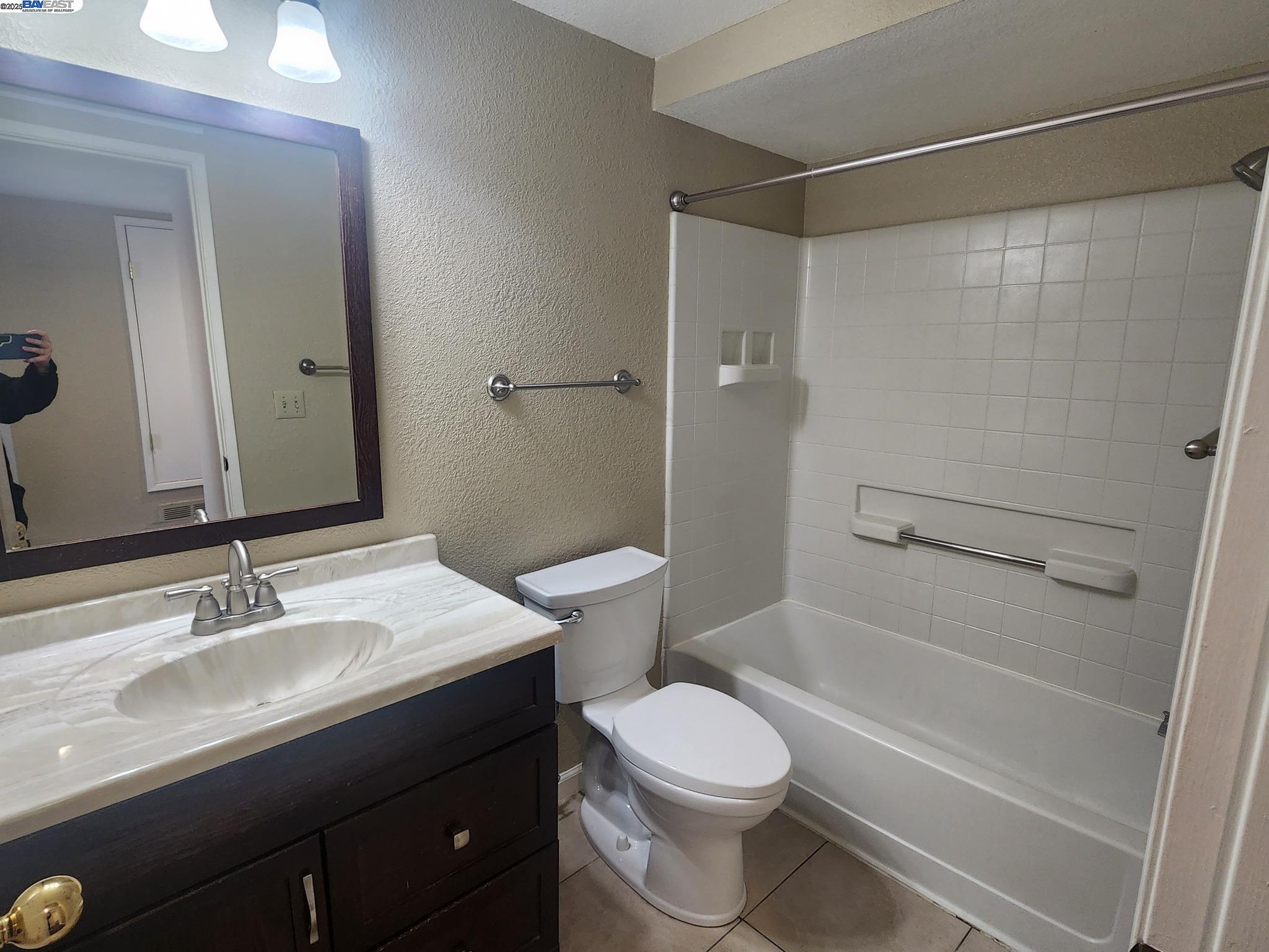 Detail Gallery Image 13 of 15 For 503 Rose Ave, Pleasanton,  CA 94566 - 2 Beds | 2 Baths