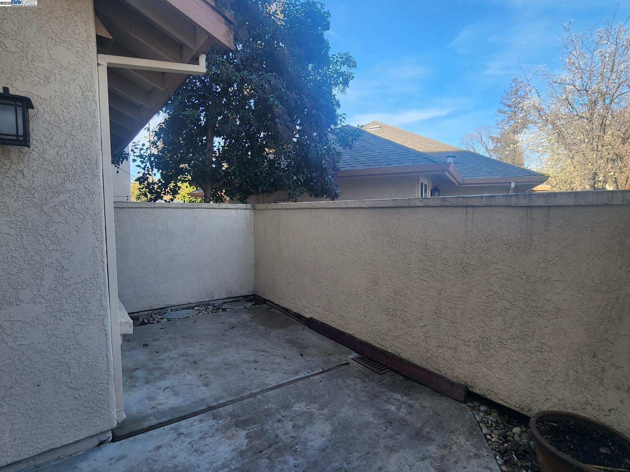 Detail Gallery Image 14 of 15 For 503 Rose Ave, Pleasanton,  CA 94566 - 2 Beds | 2 Baths