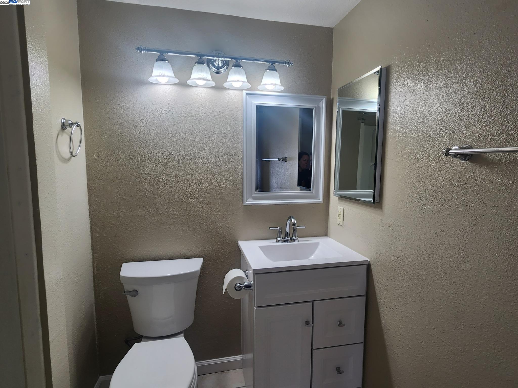 Detail Gallery Image 10 of 15 For 503 Rose Ave, Pleasanton,  CA 94566 - 2 Beds | 2 Baths