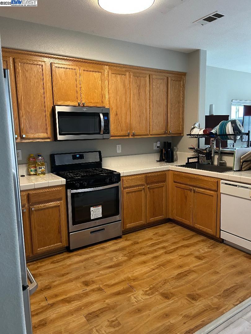 Detail Gallery Image 4 of 7 For 112 Gibson Ave, Bay Point,  CA 94565 - 4 Beds | 3 Baths