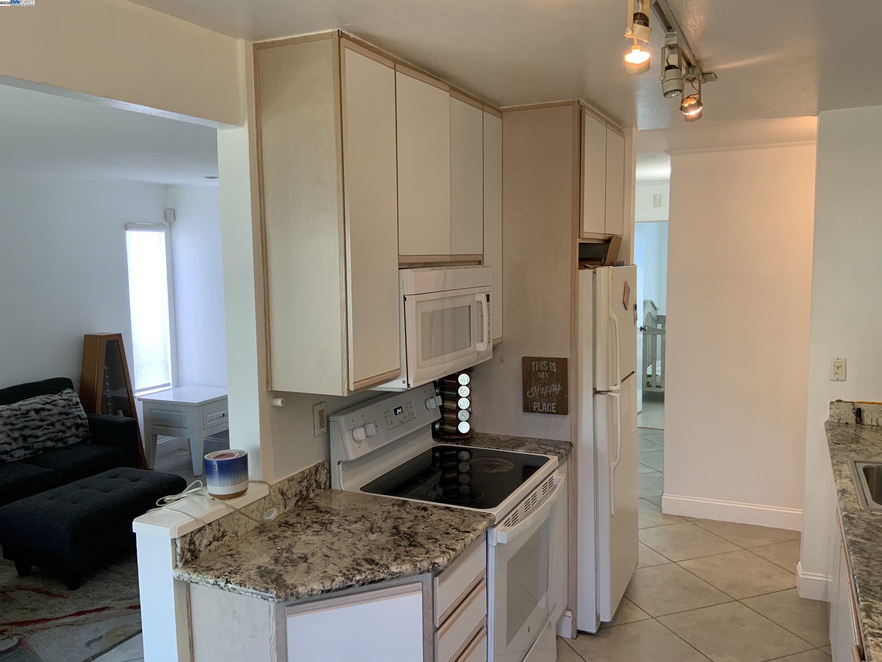 Detail Gallery Image 7 of 29 For 1590 Sunnyvale Ave #31,  Walnut Creek,  CA 94597 - 2 Beds | 1 Baths