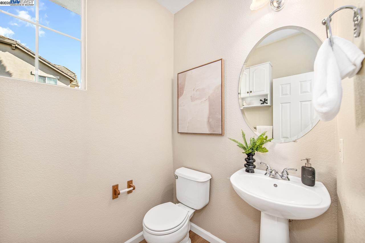 Detail Gallery Image 10 of 51 For 5740 Woodrose Way, Livermore,  CA 94551 - 4 Beds | 2/1 Baths
