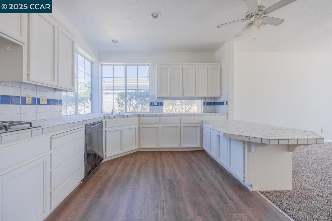 Detail Gallery Image 11 of 28 For 3345 Bear Ridge Way, Antioch,  CA 94531 - 3 Beds | 2/1 Baths