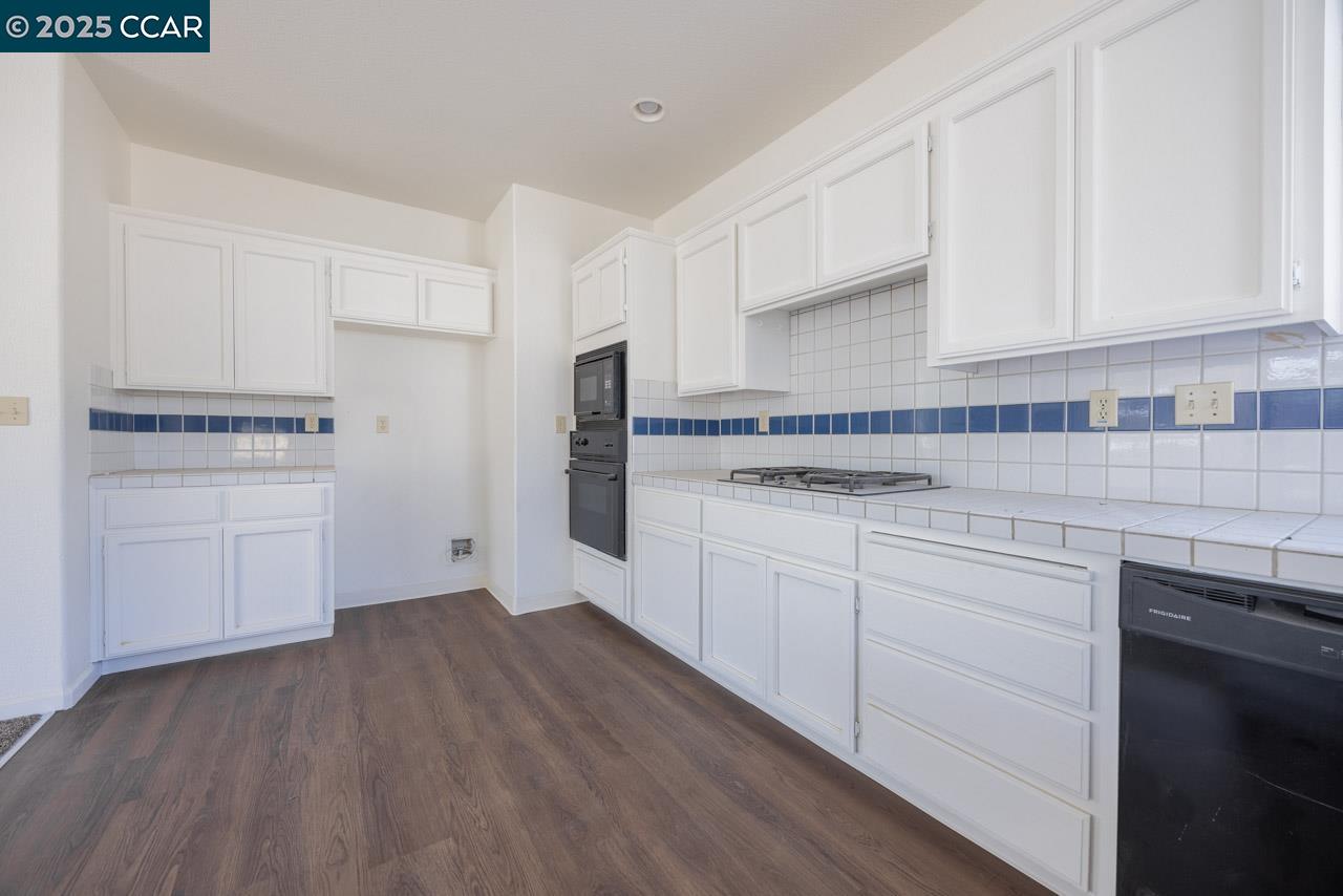 Detail Gallery Image 12 of 28 For 3345 Bear Ridge Way, Antioch,  CA 94531 - 3 Beds | 2/1 Baths