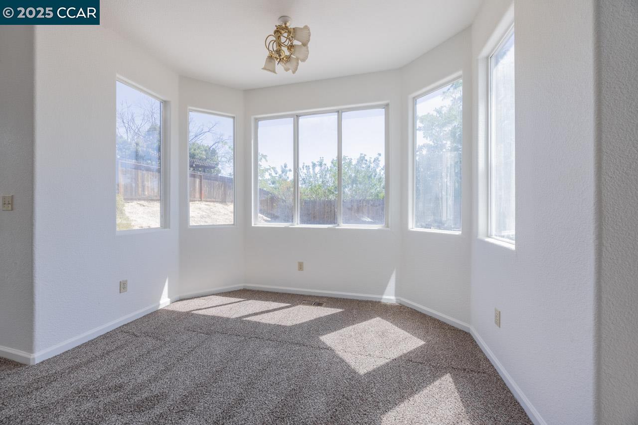 Detail Gallery Image 6 of 28 For 3345 Bear Ridge Way, Antioch,  CA 94531 - 3 Beds | 2/1 Baths