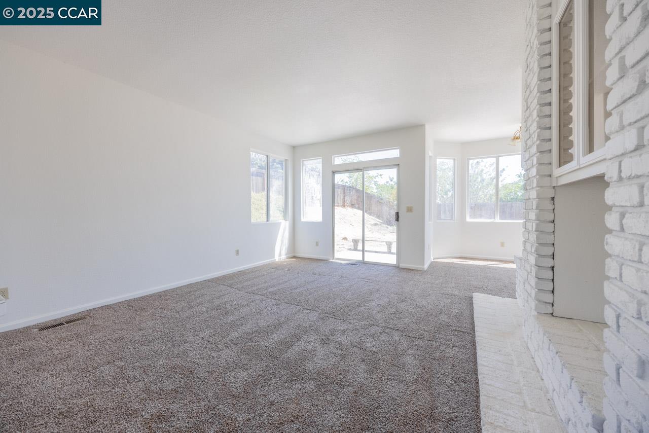 Detail Gallery Image 8 of 28 For 3345 Bear Ridge Way, Antioch,  CA 94531 - 3 Beds | 2/1 Baths