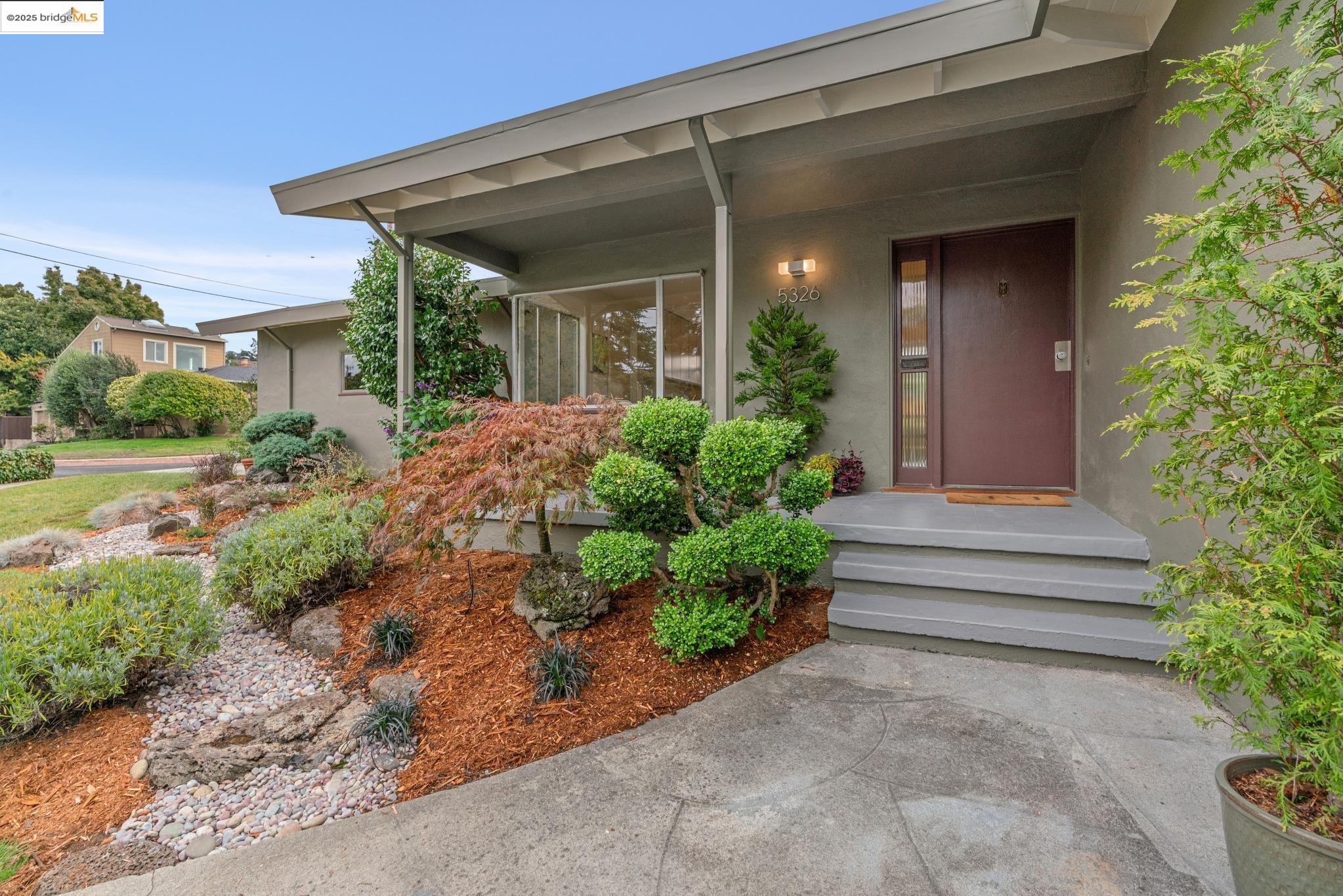 Front Image Thumbnail for EB41113370