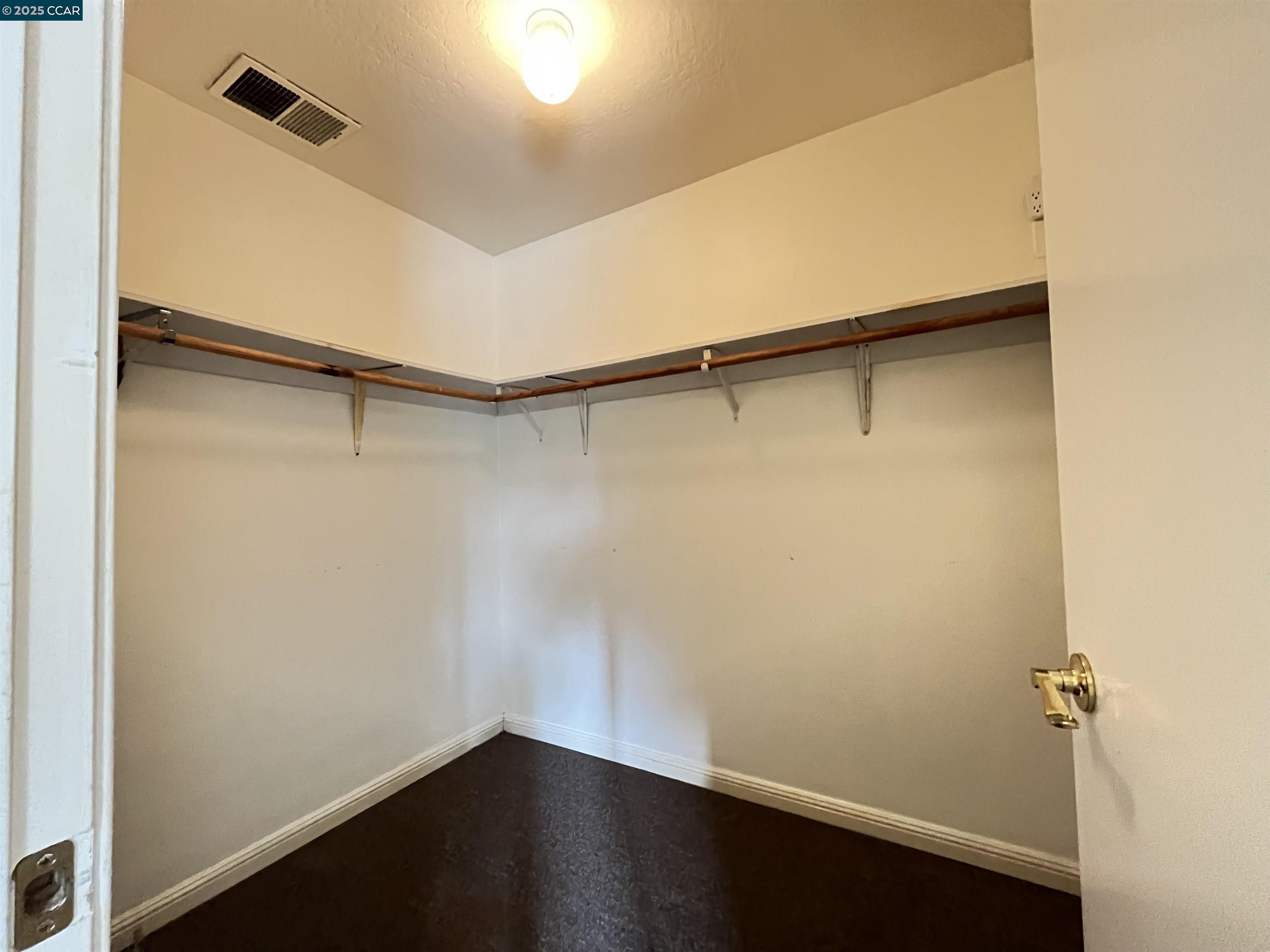 Detail Gallery Image 13 of 41 For 1665 Center Rd, Novato,  CA 94947 - 4 Beds | 2 Baths