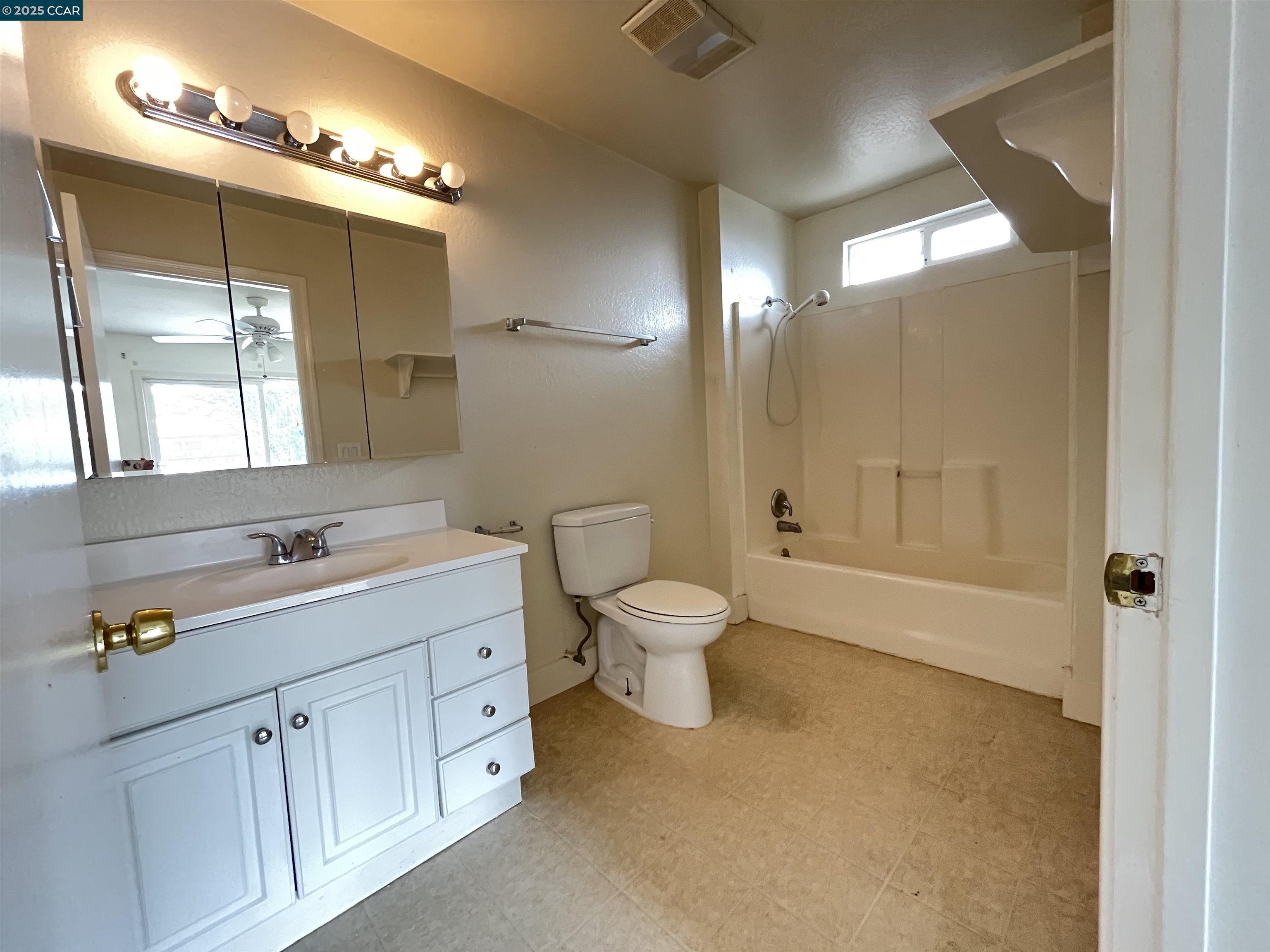 Detail Gallery Image 15 of 41 For 1665 Center Rd, Novato,  CA 94947 - 4 Beds | 2 Baths