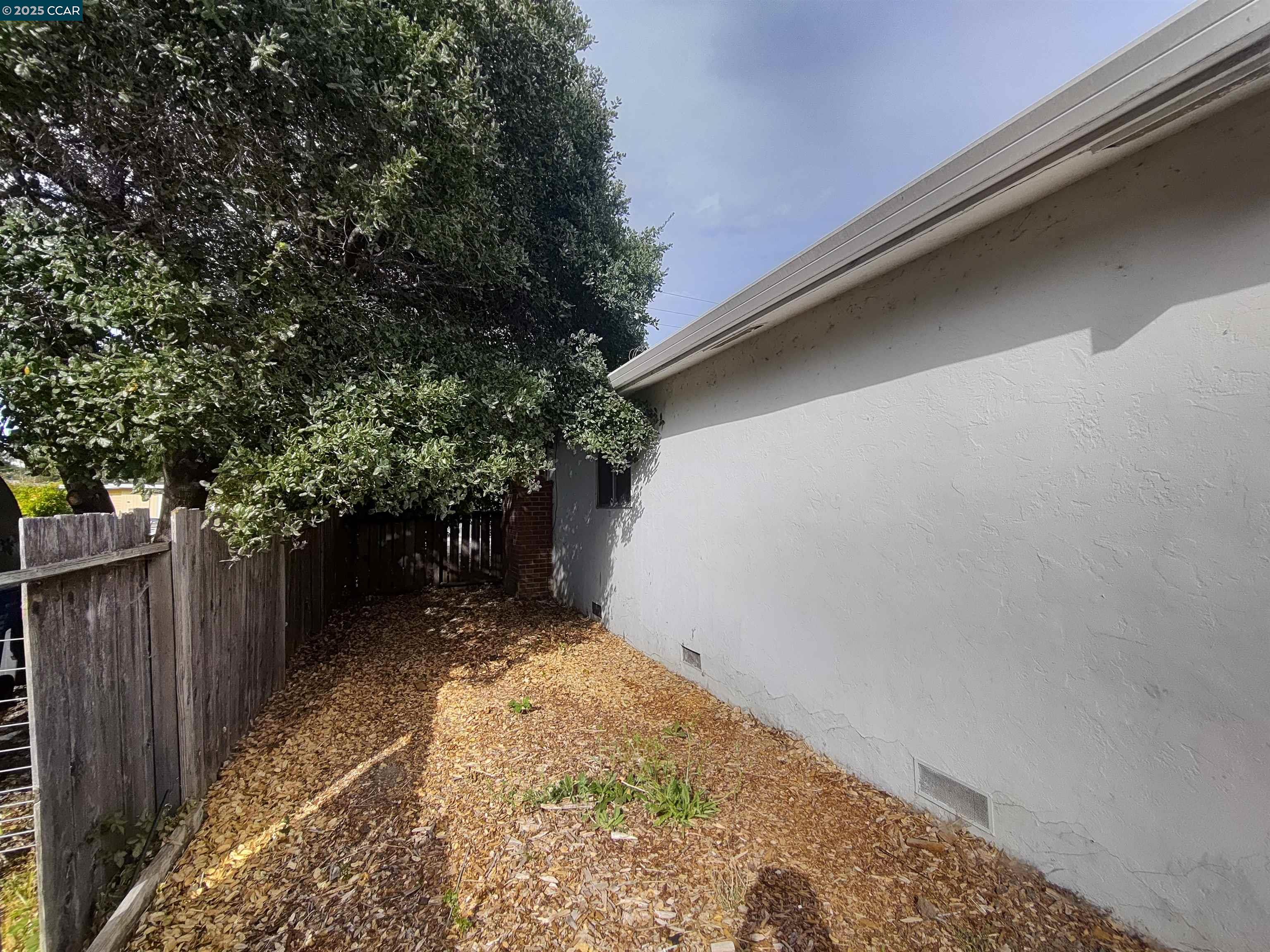 Detail Gallery Image 27 of 41 For 1665 Center Rd, Novato,  CA 94947 - 4 Beds | 2 Baths