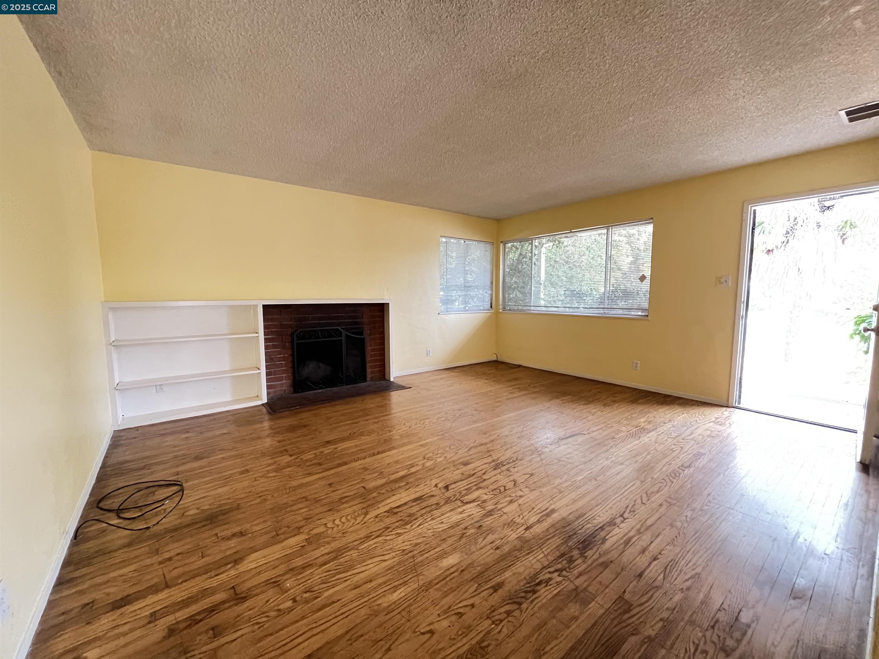 Detail Gallery Image 6 of 41 For 1665 Center Rd, Novato,  CA 94947 - 4 Beds | 2 Baths