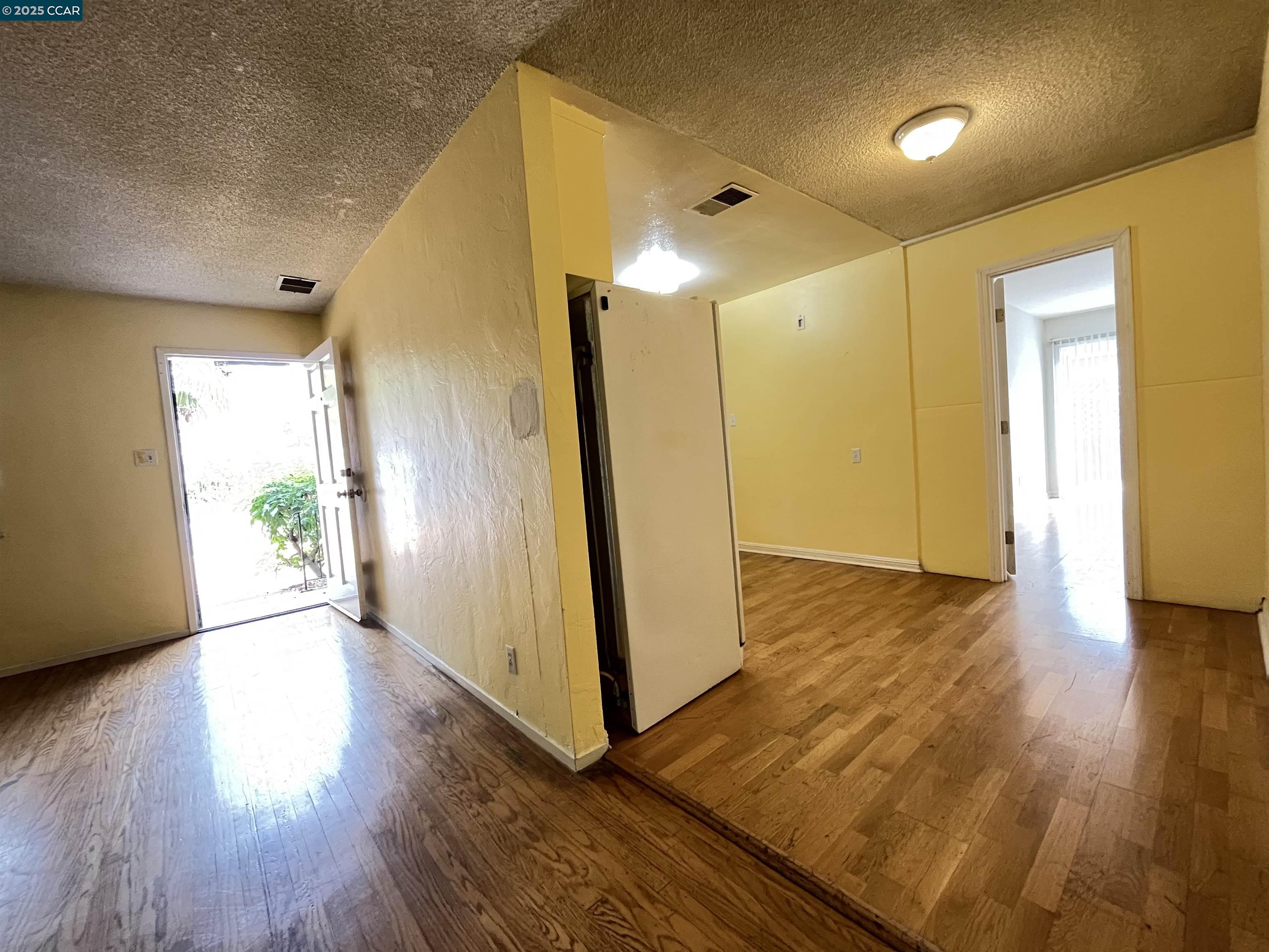 Detail Gallery Image 7 of 41 For 1665 Center Rd, Novato,  CA 94947 - 4 Beds | 2 Baths