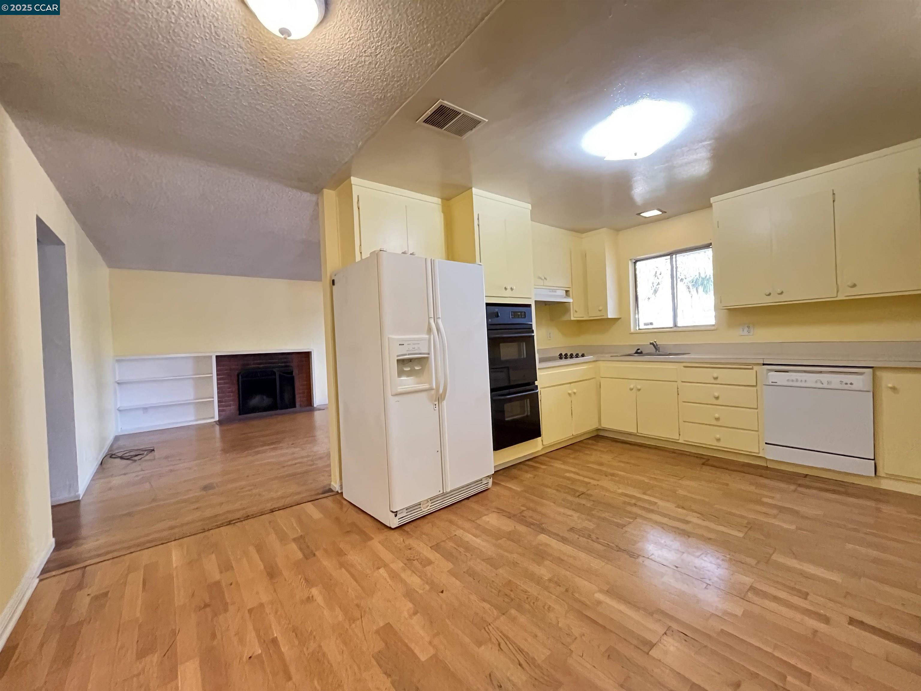 Detail Gallery Image 8 of 41 For 1665 Center Rd, Novato,  CA 94947 - 4 Beds | 2 Baths