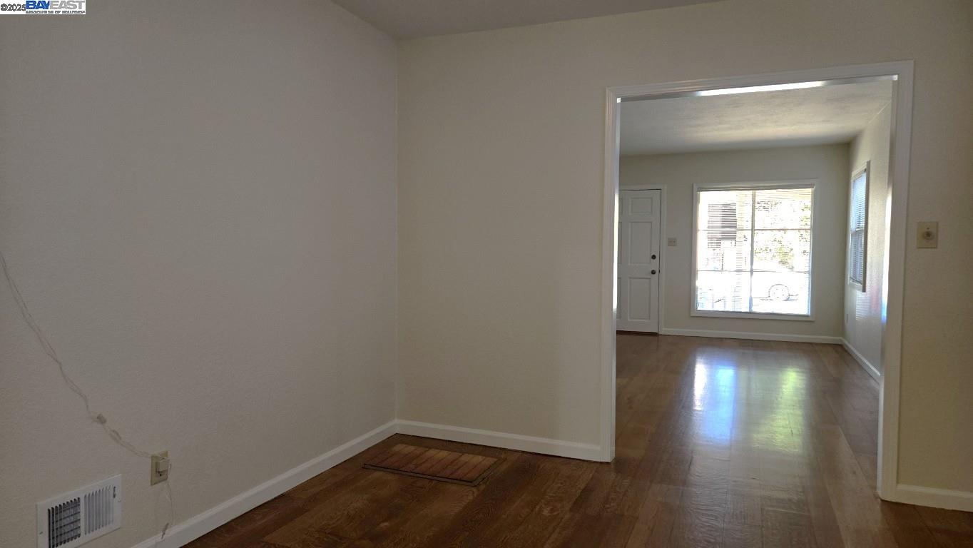 Detail Gallery Image 2 of 14 For 702 Solano Ave, Albany,  CA 94706 - 3 Beds | 1 Baths