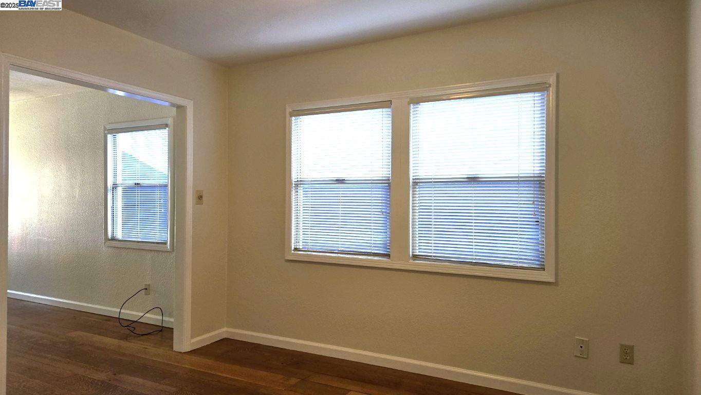 Detail Gallery Image 3 of 14 For 702 Solano Ave, Albany,  CA 94706 - 3 Beds | 1 Baths