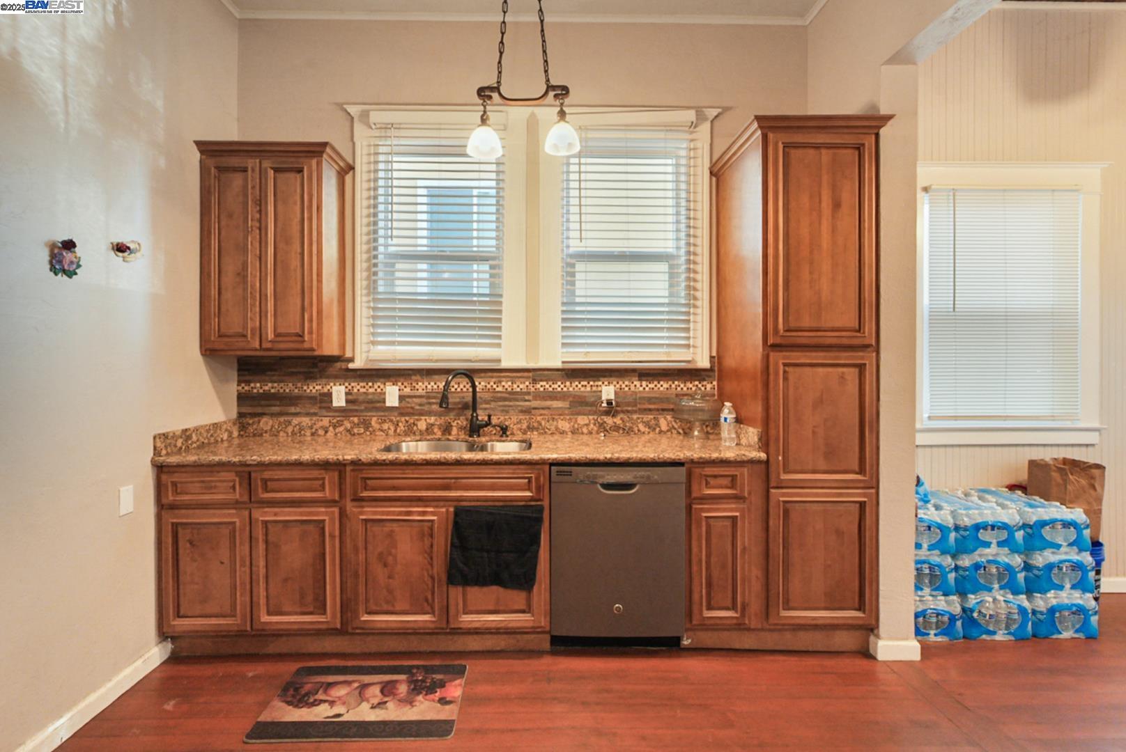 Detail Gallery Image 7 of 28 For 825 N San Joaquin Street, Stockton,  CA 95202 - 5 Beds | 3 Baths