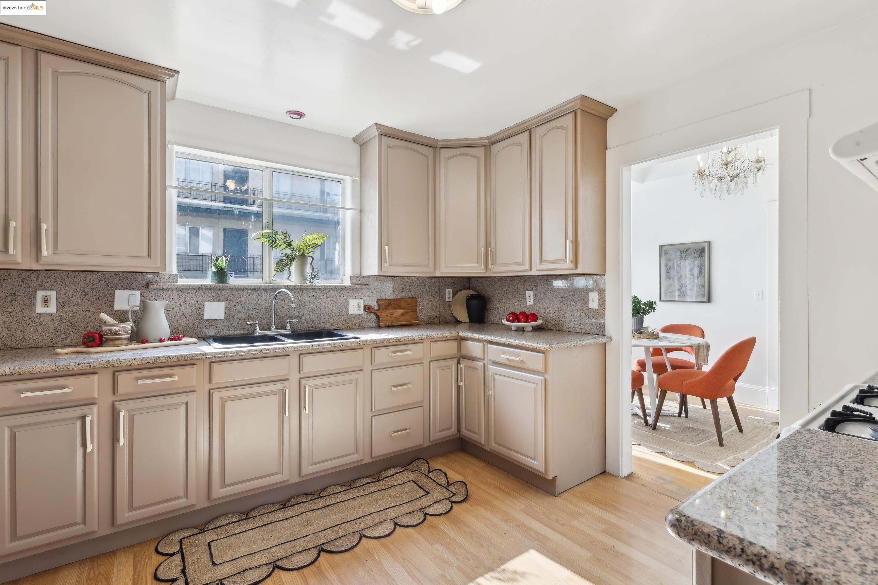 Detail Gallery Image 13 of 53 For 3064 E 15th St, Oakland,  CA 94601 - 5 Beds | 4 Baths