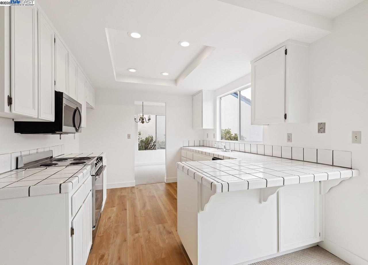 Detail Gallery Image 13 of 47 For 1373 Ferrel Ct, San Jose,  CA 95132 - 4 Beds | 2/1 Baths