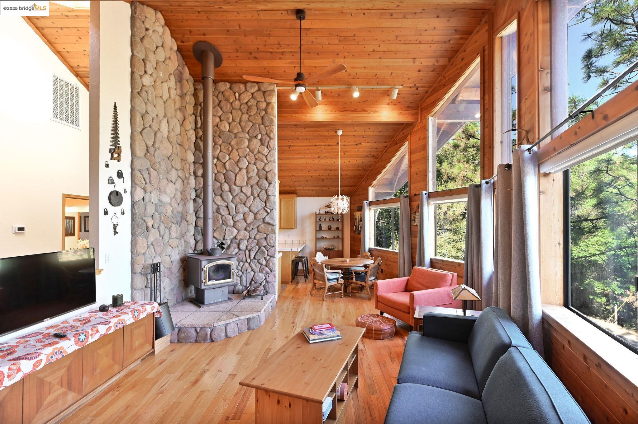 Detail Gallery Image 8 of 56 For 1519 Roaring Camp, Murphys,  CA 95247-9999 - 3 Beds | 3 Baths