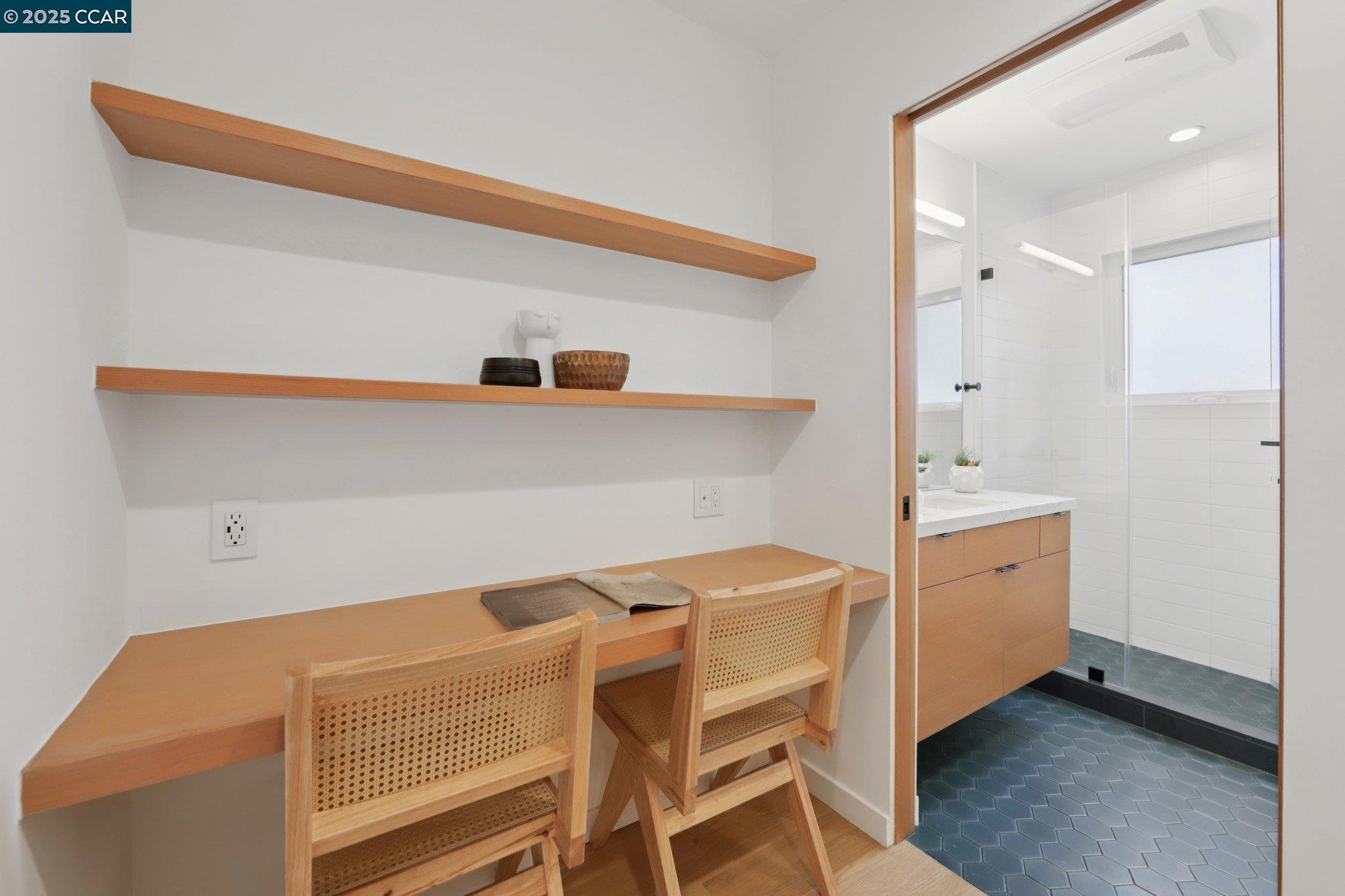 Detail Gallery Image 18 of 37 For 380 Vermont Ave, Berkeley,  CA 94707 - 3 Beds | 2 Baths