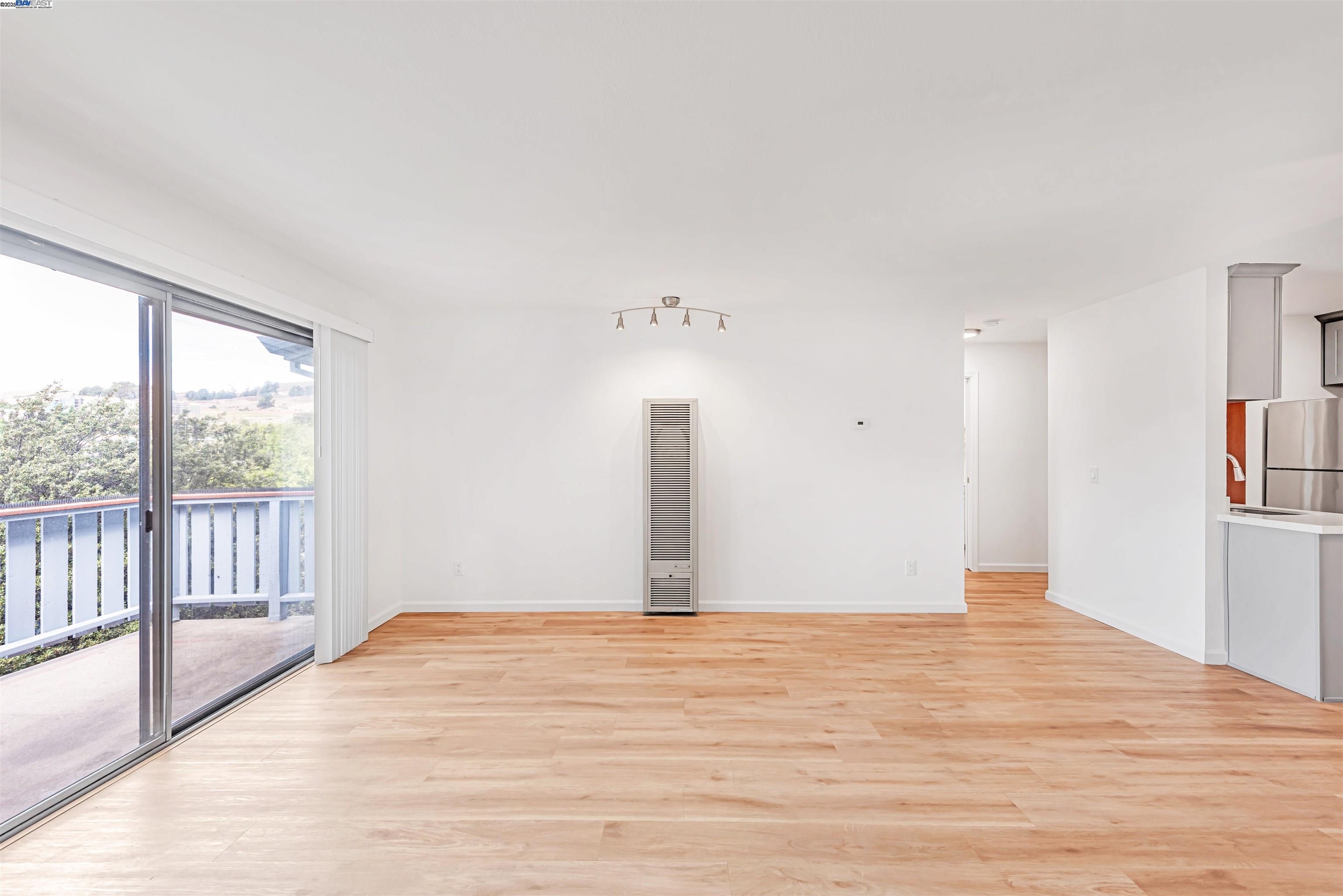 Photo #5: 41113420 Listing 