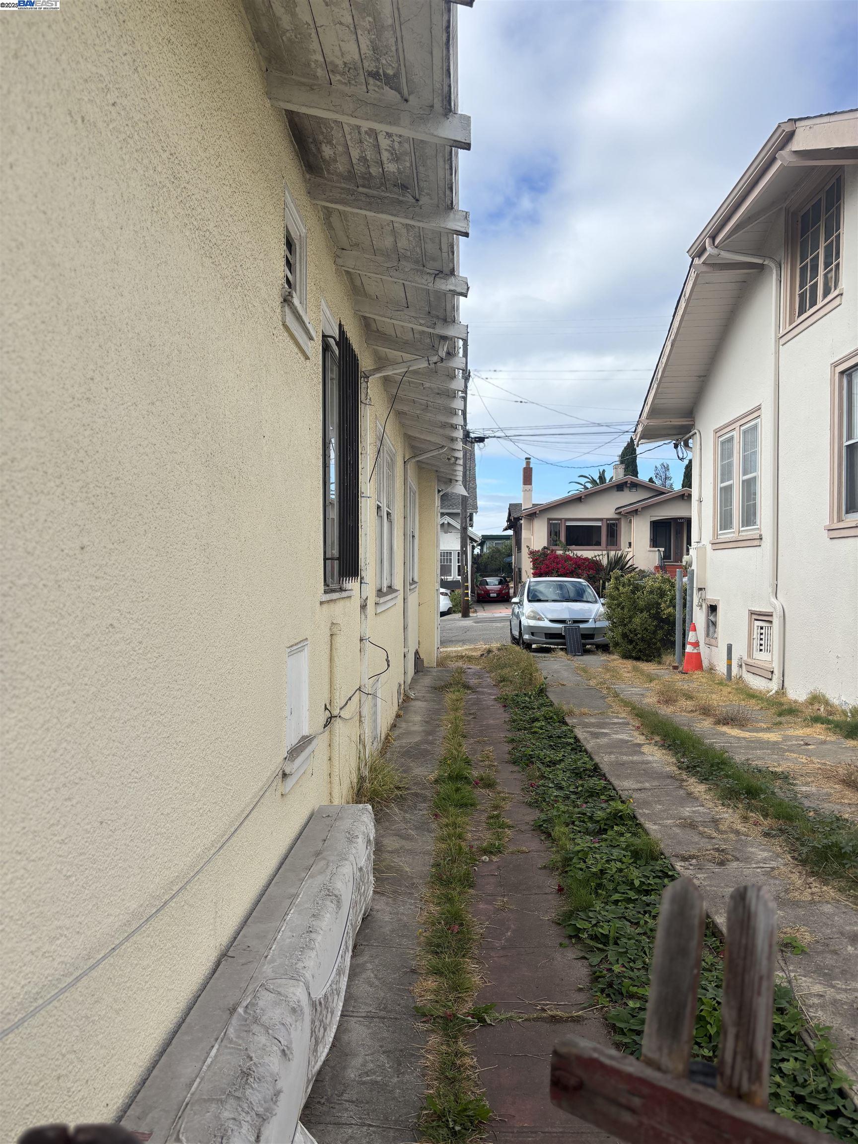 Detail Gallery Image 7 of 9 For 5226 Belvedere St, Oakland,  CA 94601 - 3 Beds | 1/1 Baths