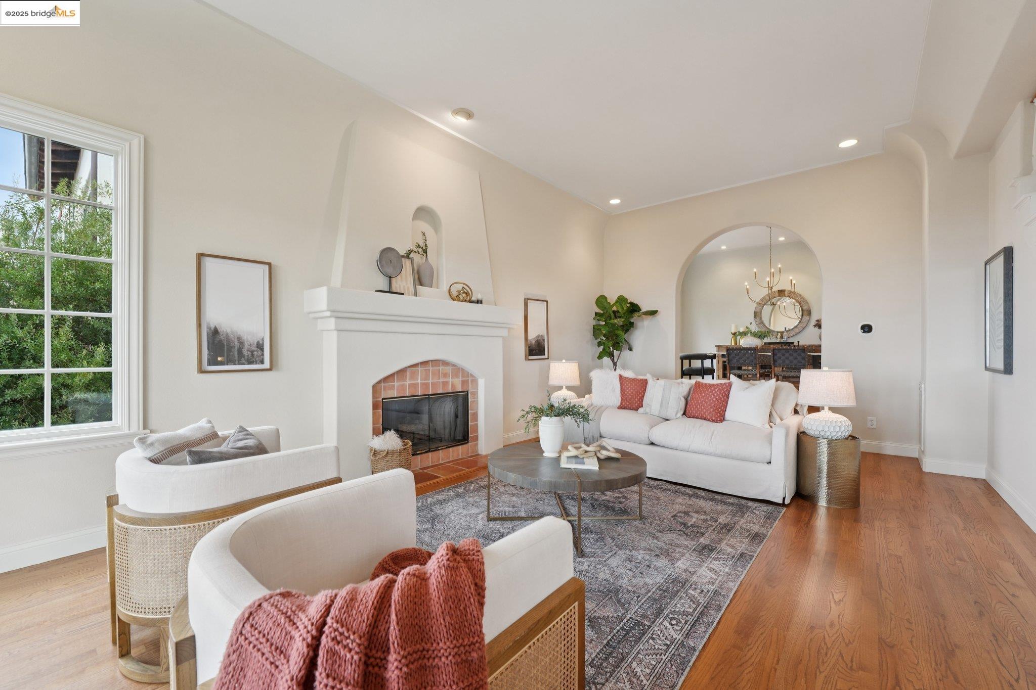 Detail Gallery Image 12 of 60 For 4914 Proctor Ave, Oakland,  CA 94618 - 4 Beds | 2/1 Baths