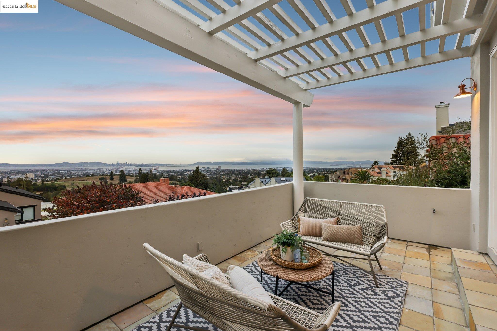 Detail Gallery Image 7 of 60 For 4914 Proctor Ave, Oakland,  CA 94618 - 4 Beds | 2/1 Baths
