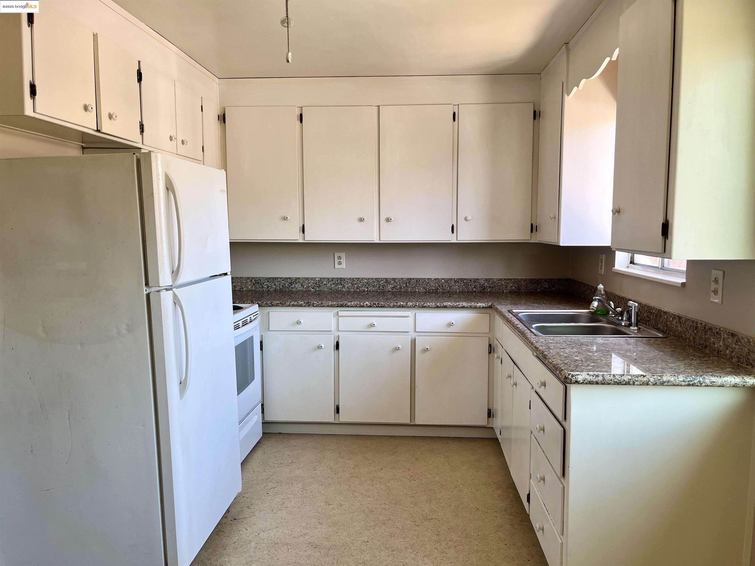 Detail Gallery Image 2 of 8 For 3621 De Ovan Avenue, Stockton,  CA 95204-1313 - – Beds | – Baths