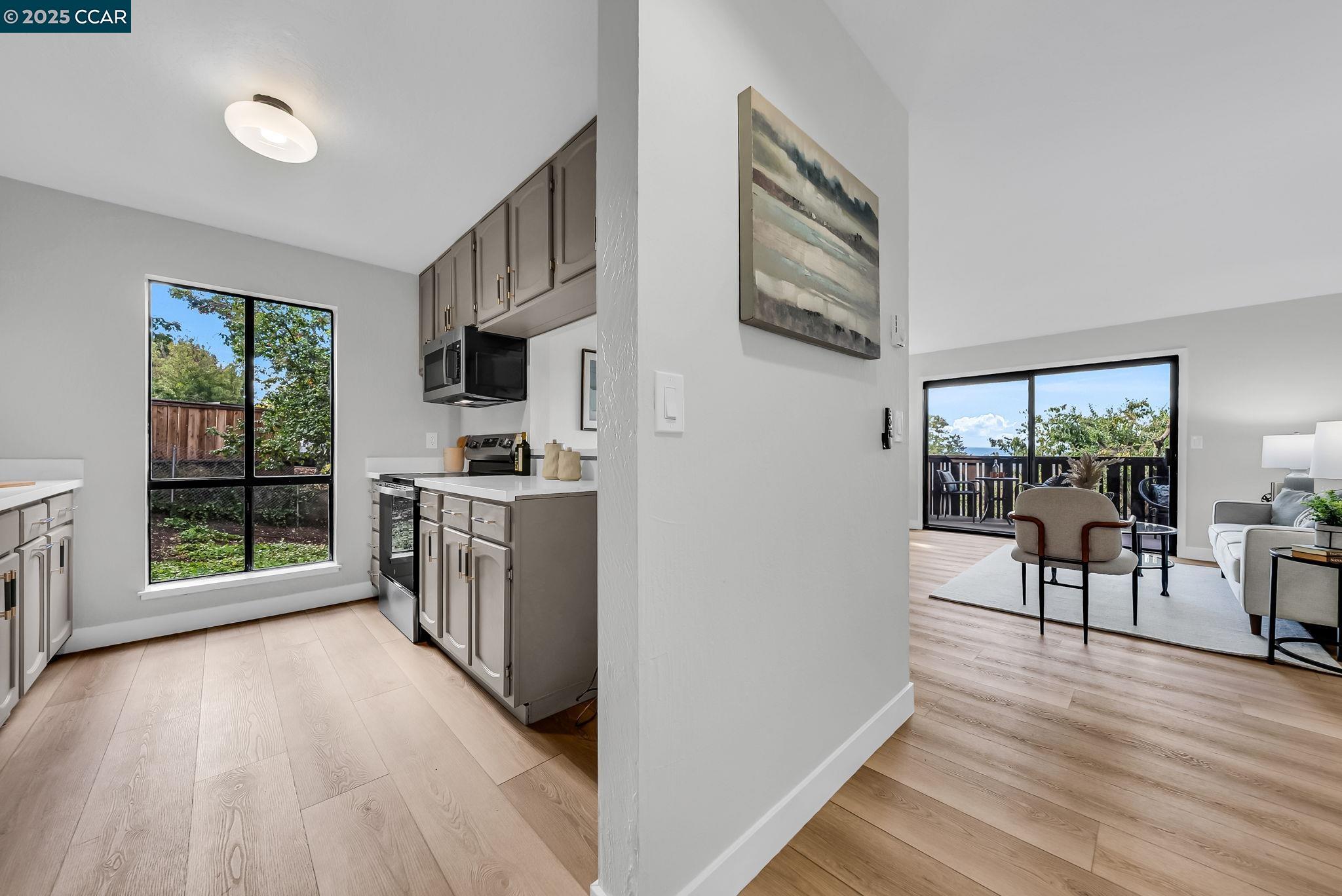 Detail Gallery Image 2 of 23 For 16411 Saratoga St 106w,  San Leandro,  CA 94578 - 2 Beds | 1/1 Baths