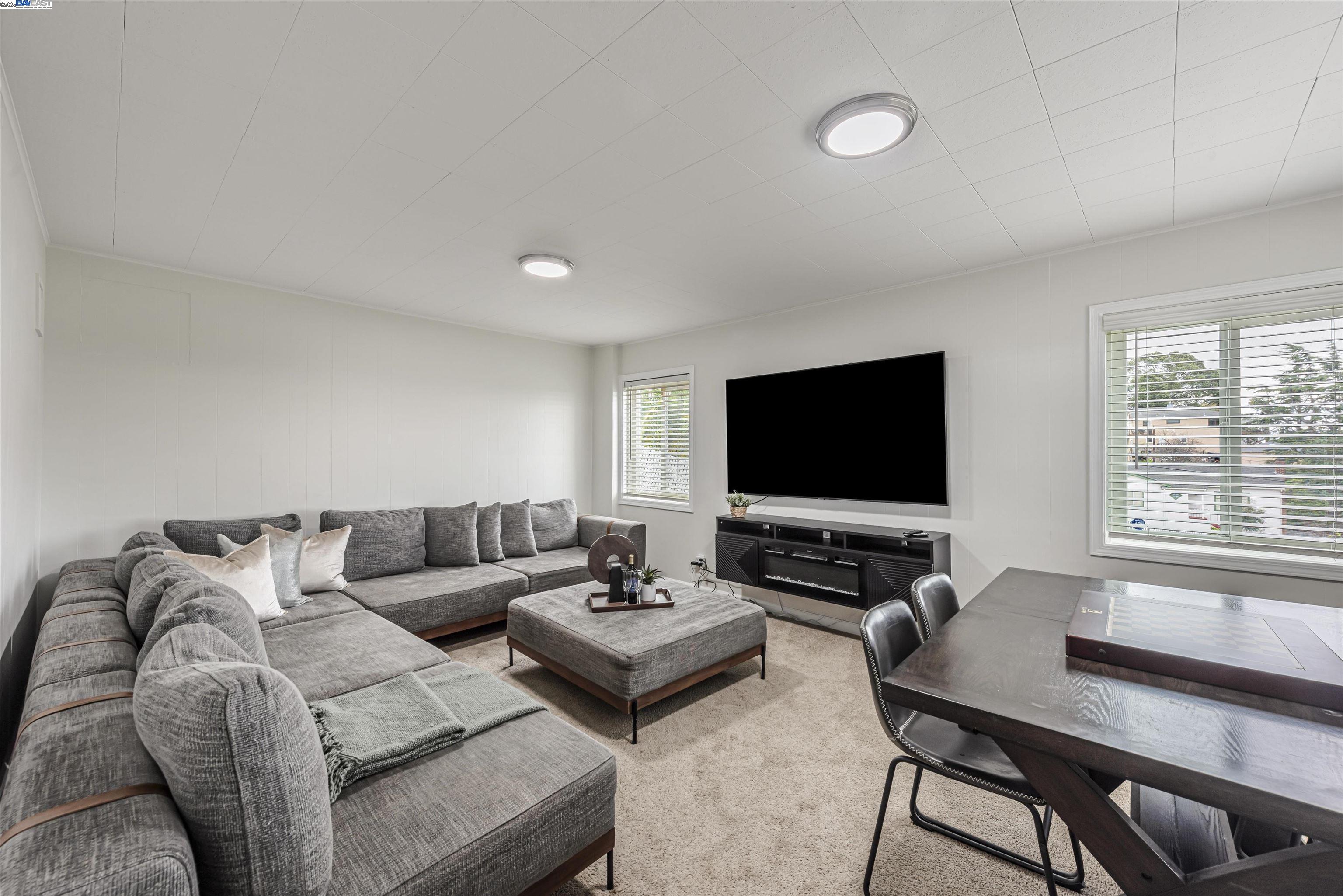 Detail Gallery Image 11 of 35 For 9883 Lawlor St, Oakland,  CA 94605 - 4 Beds | 2 Baths