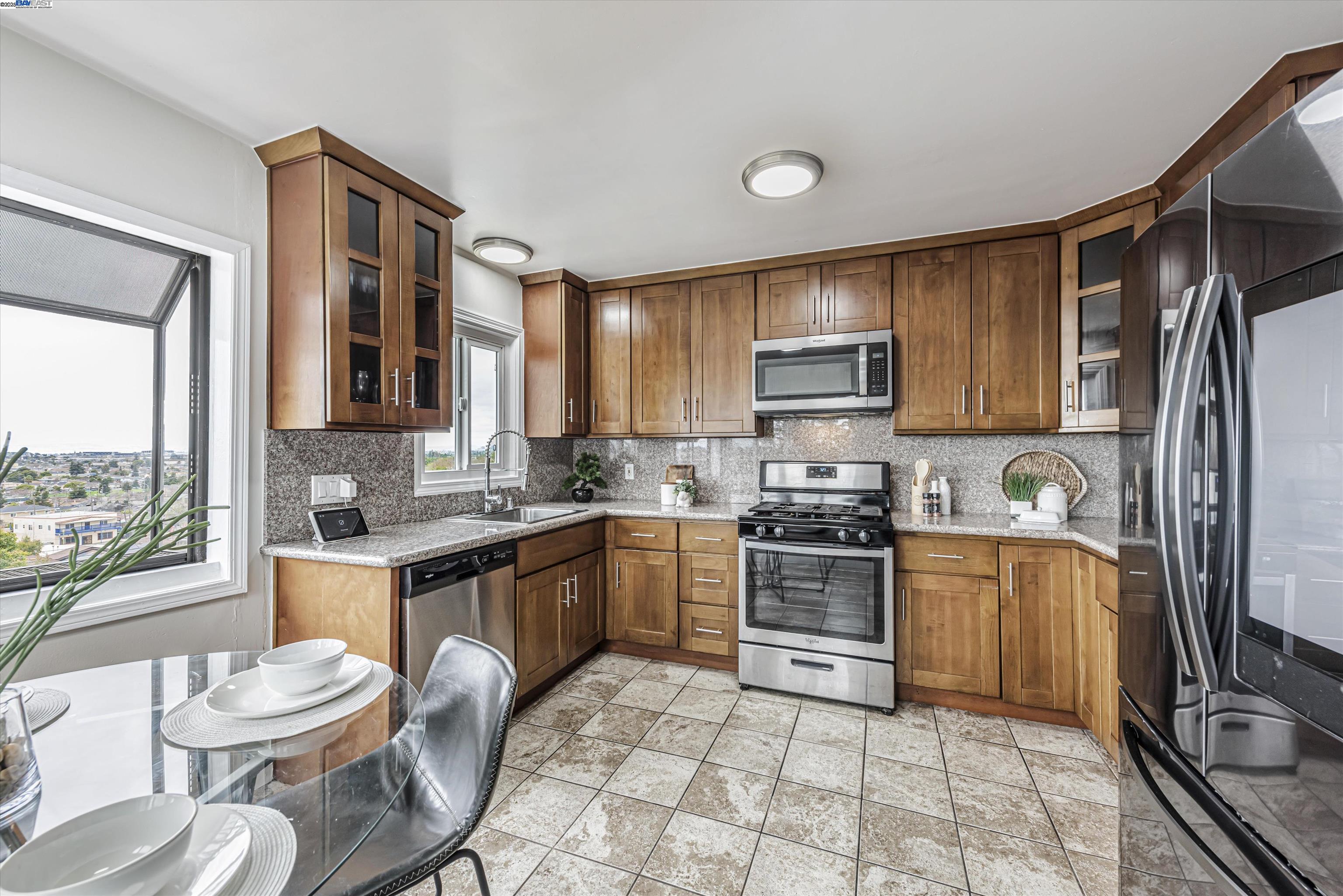 Detail Gallery Image 5 of 35 For 9883 Lawlor St, Oakland,  CA 94605 - 4 Beds | 2 Baths