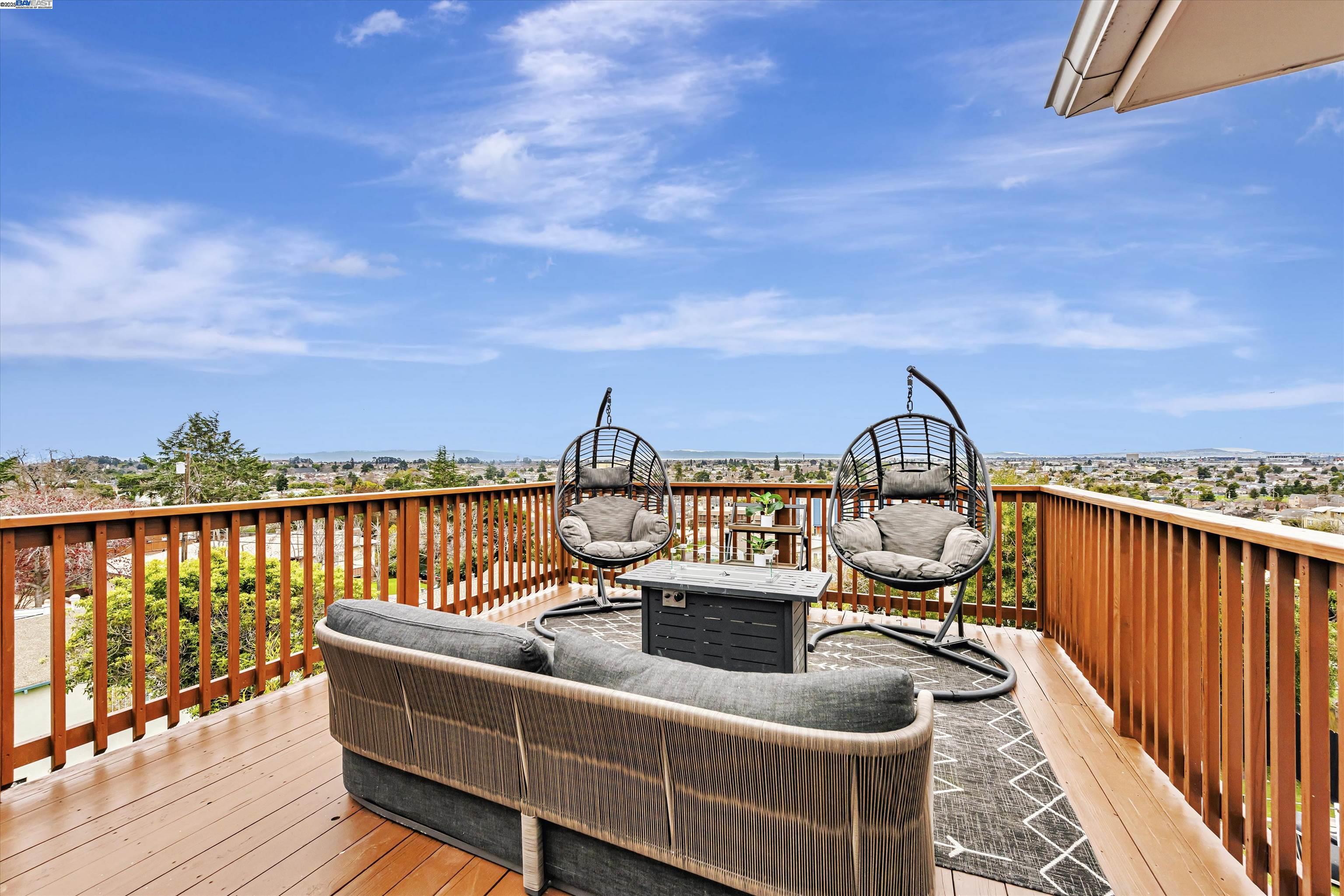 Detail Gallery Image 10 of 35 For 9883 Lawlor St, Oakland,  CA 94605 - 4 Beds | 2 Baths