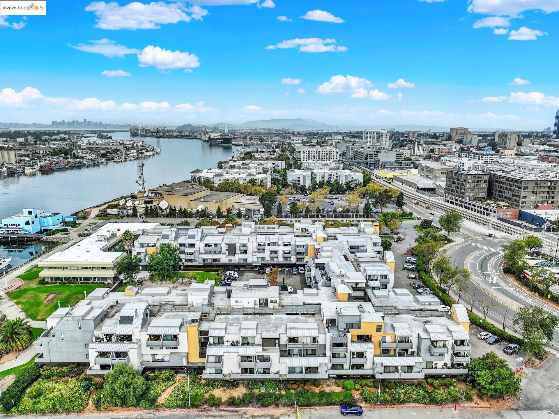 Browse active condo listings in PORTOBELLO