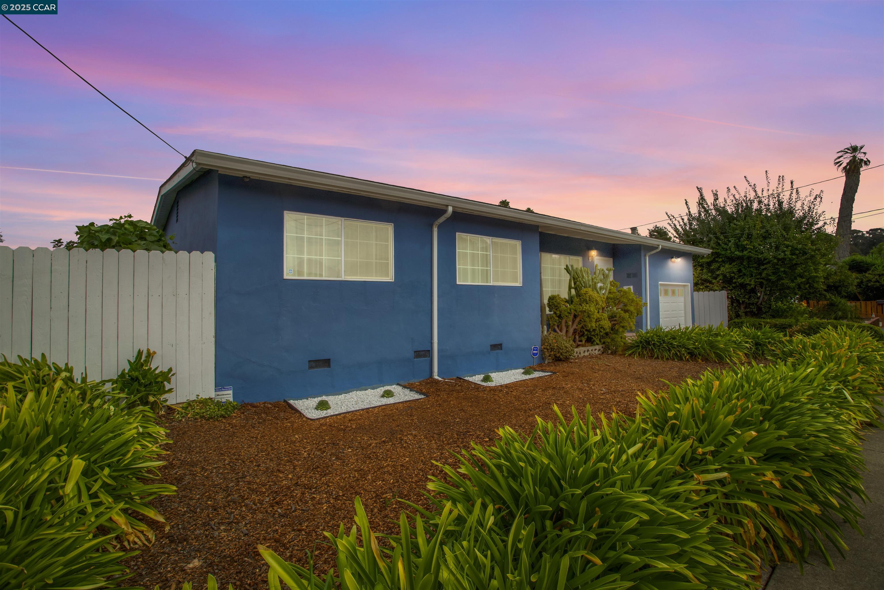 Detail Gallery Image 2 of 17 For 2919 Willow Rd, San Pablo,  CA 94806 - 4 Beds | 2 Baths