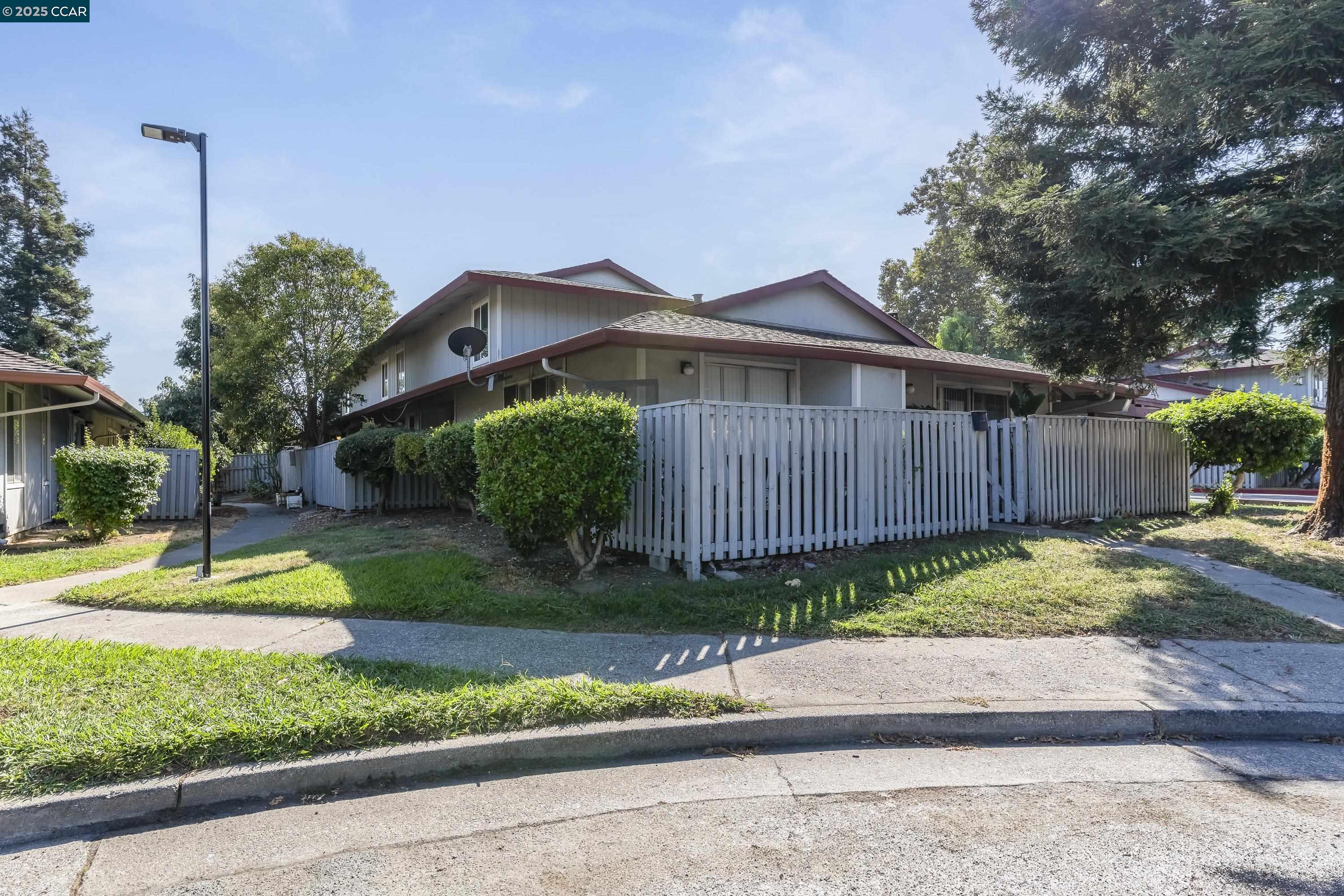 Detail Gallery Image 3 of 40 For 101 Villa Cir, Fairfield,  CA 94533 - 2 Beds | 1/1 Baths