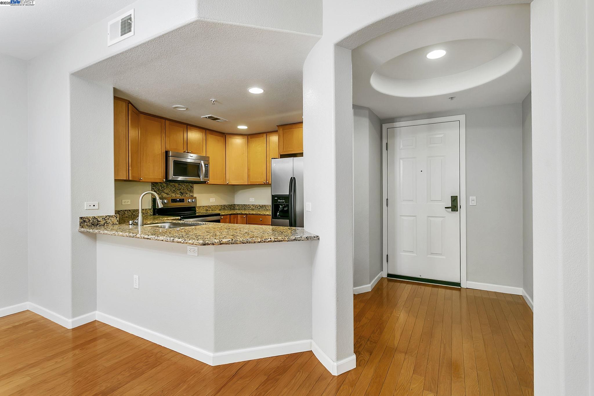 Detail Gallery Image 9 of 31 For 700 S Abel St #411,  Milpitas,  CA 95035 - 2 Beds | 2 Baths