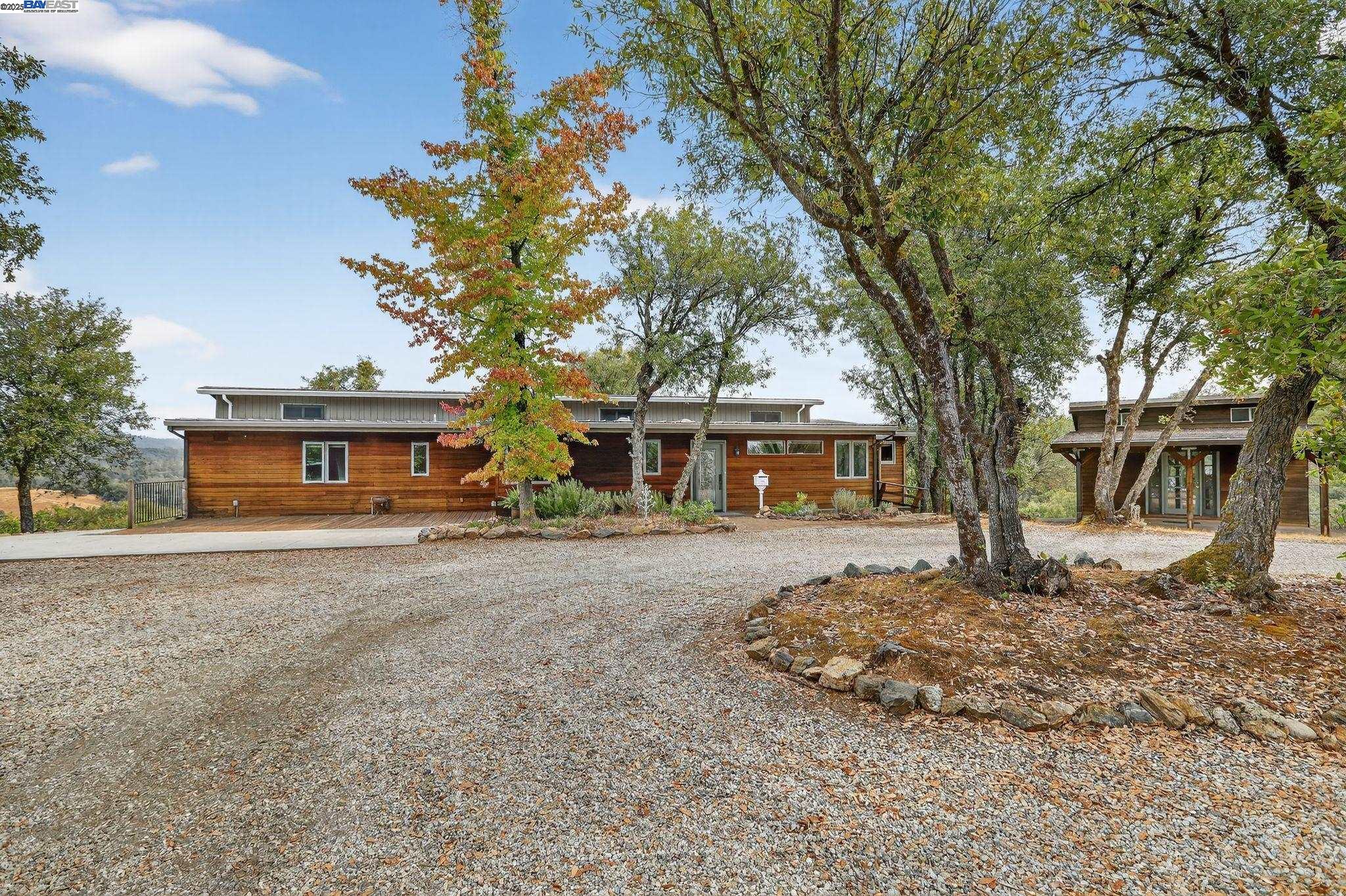 Detail Gallery Image 4 of 60 For 16440 Clinton Rd, Jackson,  CA 95642 - 3 Beds | 2 Baths