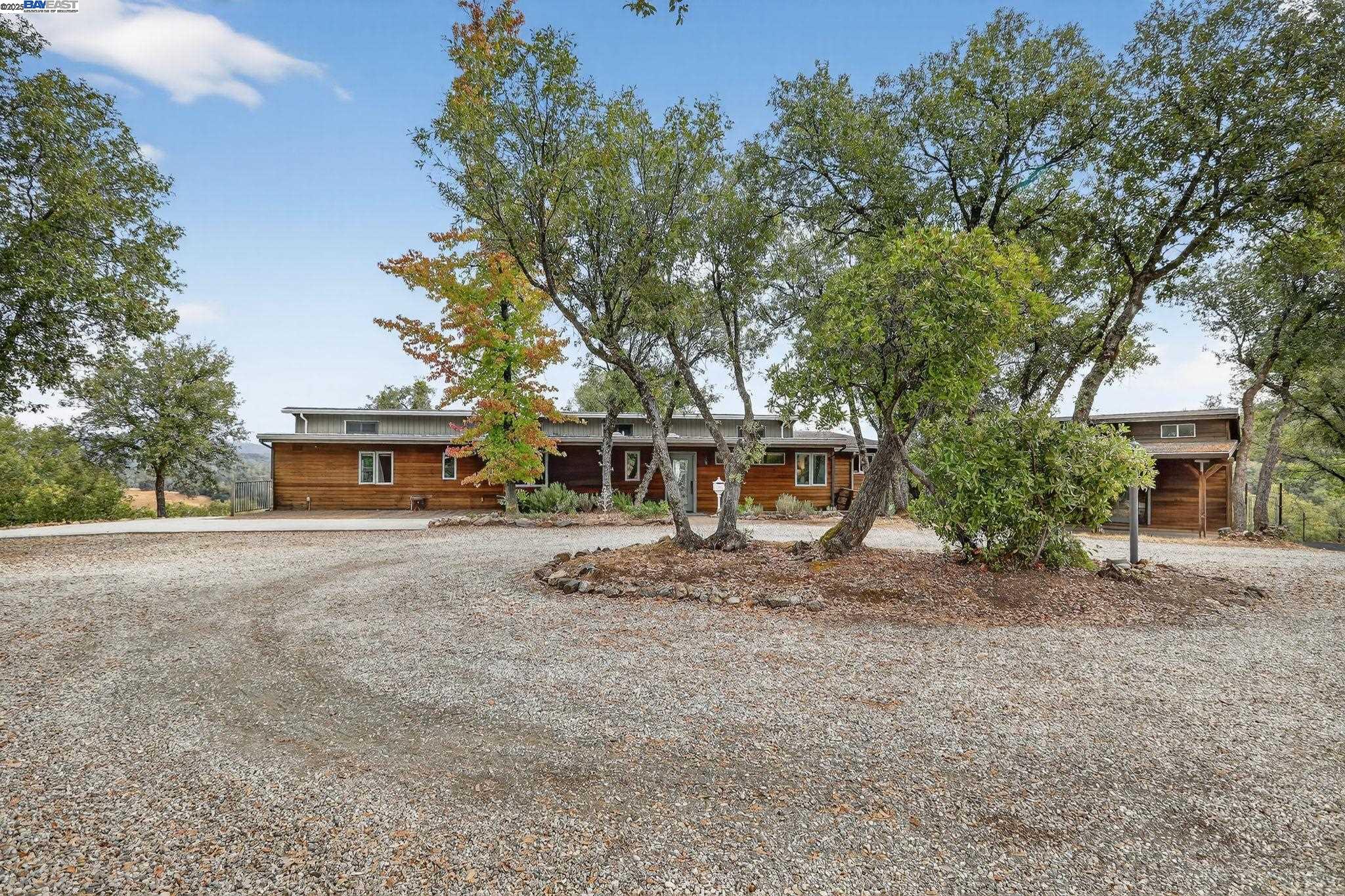 Detail Gallery Image 5 of 60 For 16440 Clinton Rd, Jackson,  CA 95642 - 3 Beds | 2 Baths