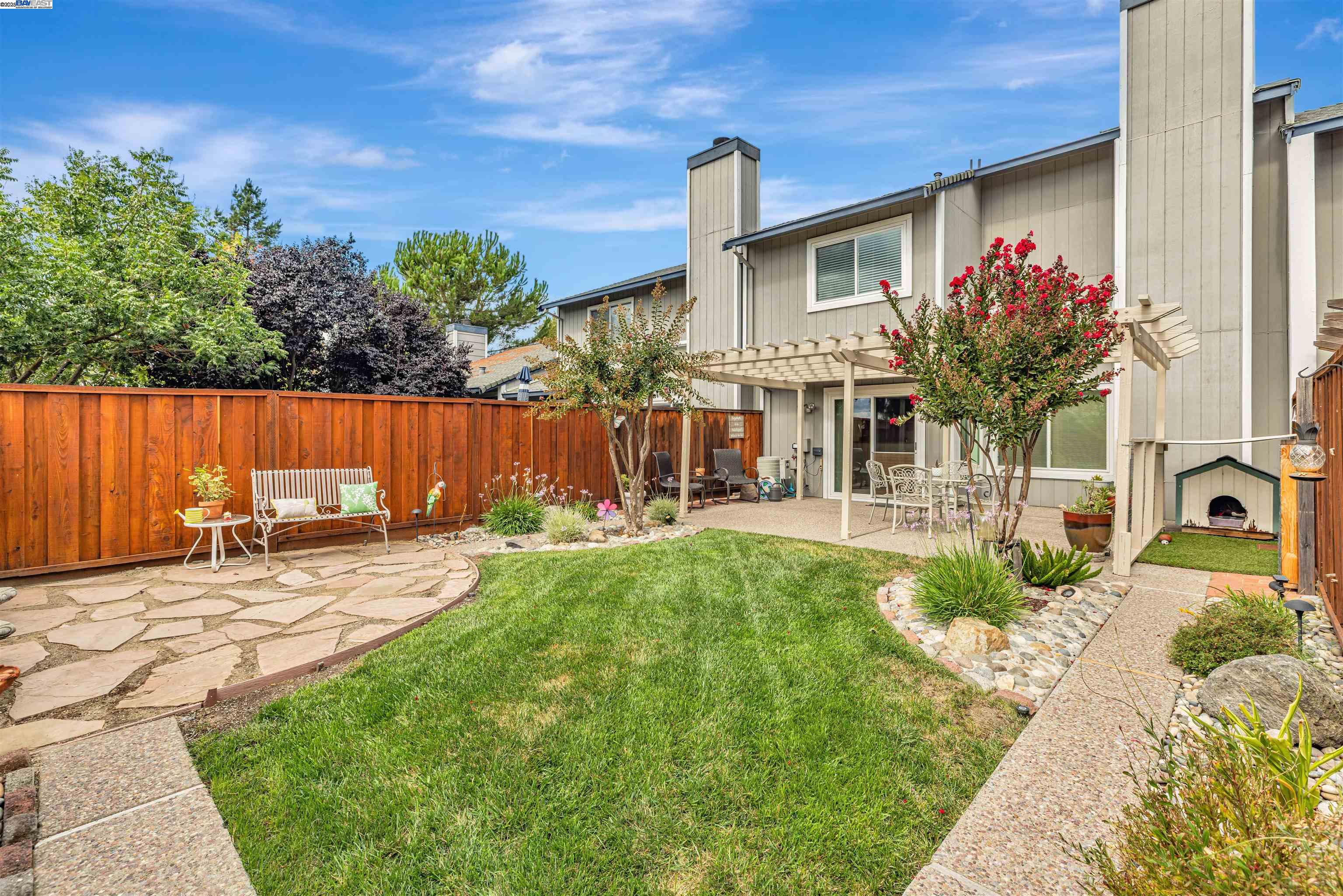 Detail Gallery Image 2 of 21 For 2013 Galloway Cmn, Livermore,  CA 94551 - 3 Beds | 2/1 Baths