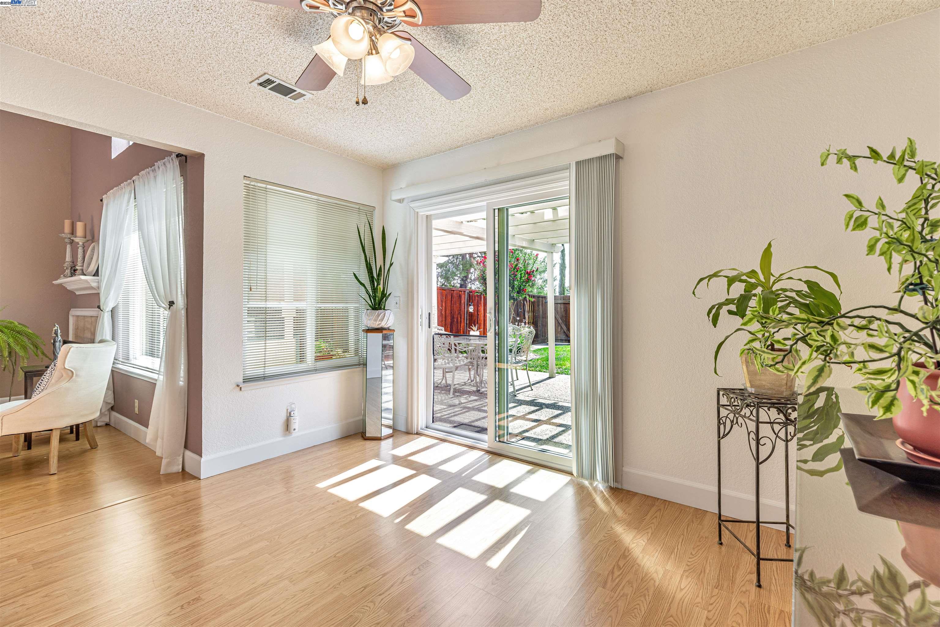 Detail Gallery Image 11 of 21 For 2013 Galloway Cmn, Livermore,  CA 94551 - 3 Beds | 2/1 Baths