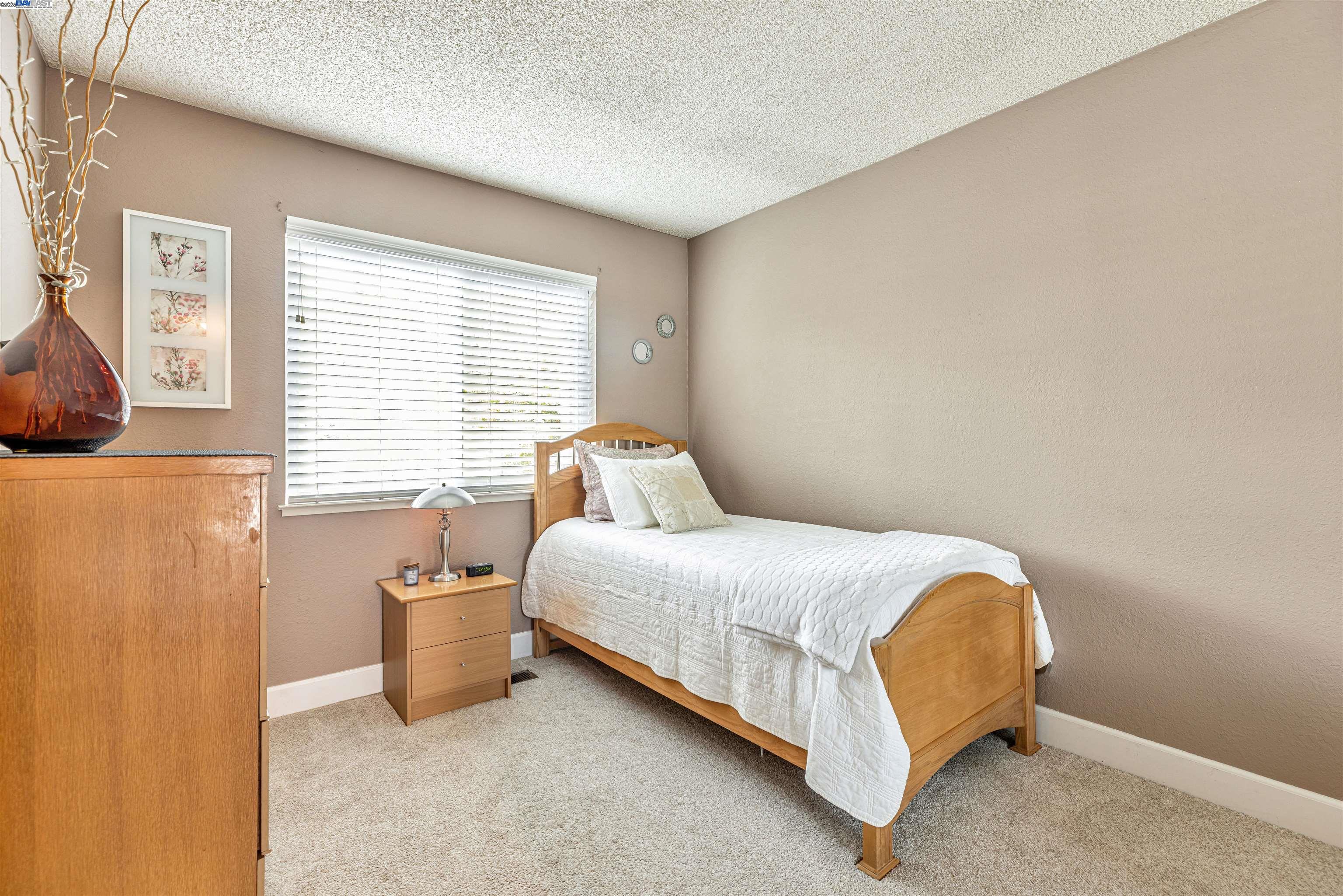 Detail Gallery Image 12 of 21 For 2013 Galloway Cmn, Livermore,  CA 94551 - 3 Beds | 2/1 Baths