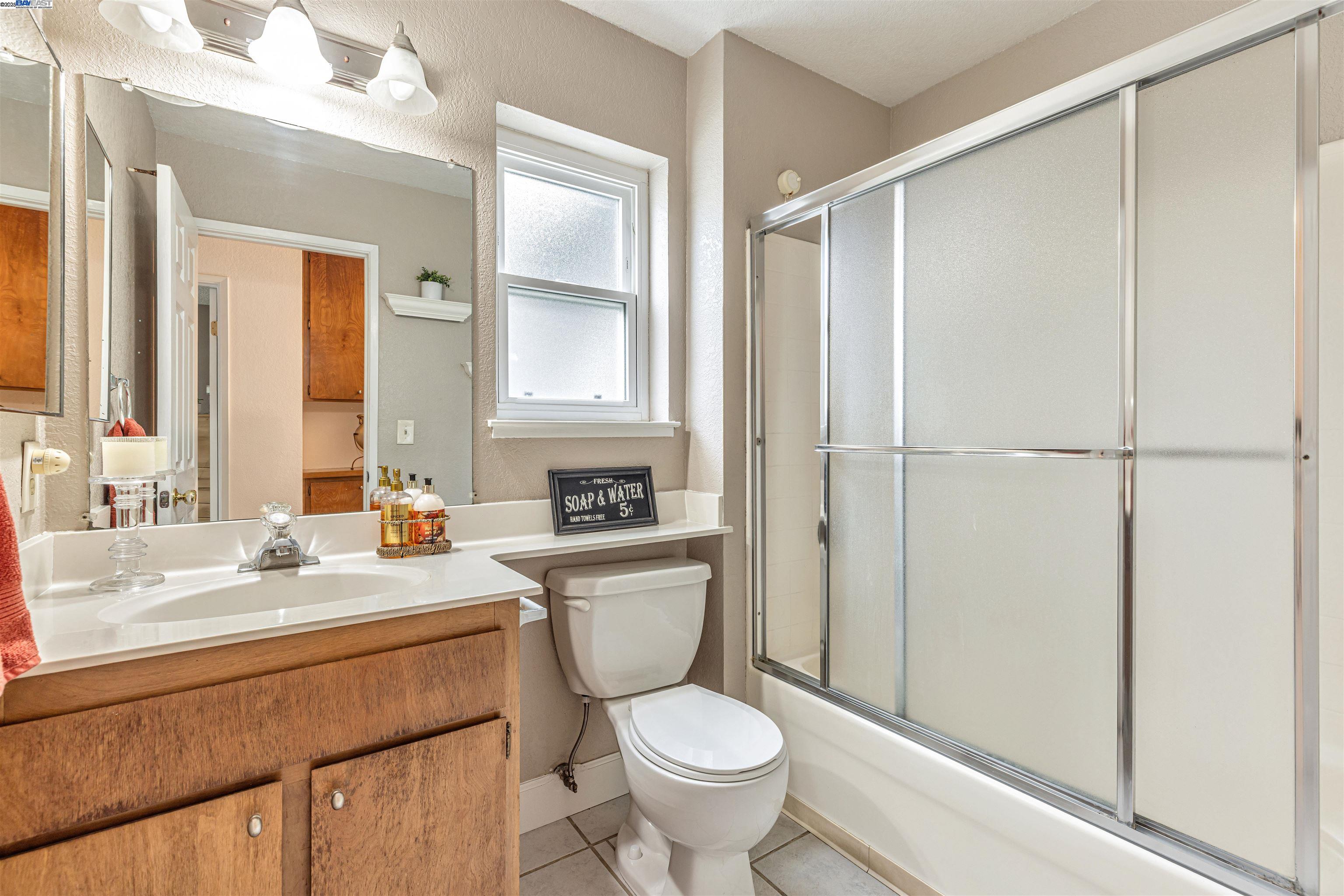 Detail Gallery Image 13 of 21 For 2013 Galloway Cmn, Livermore,  CA 94551 - 3 Beds | 2/1 Baths