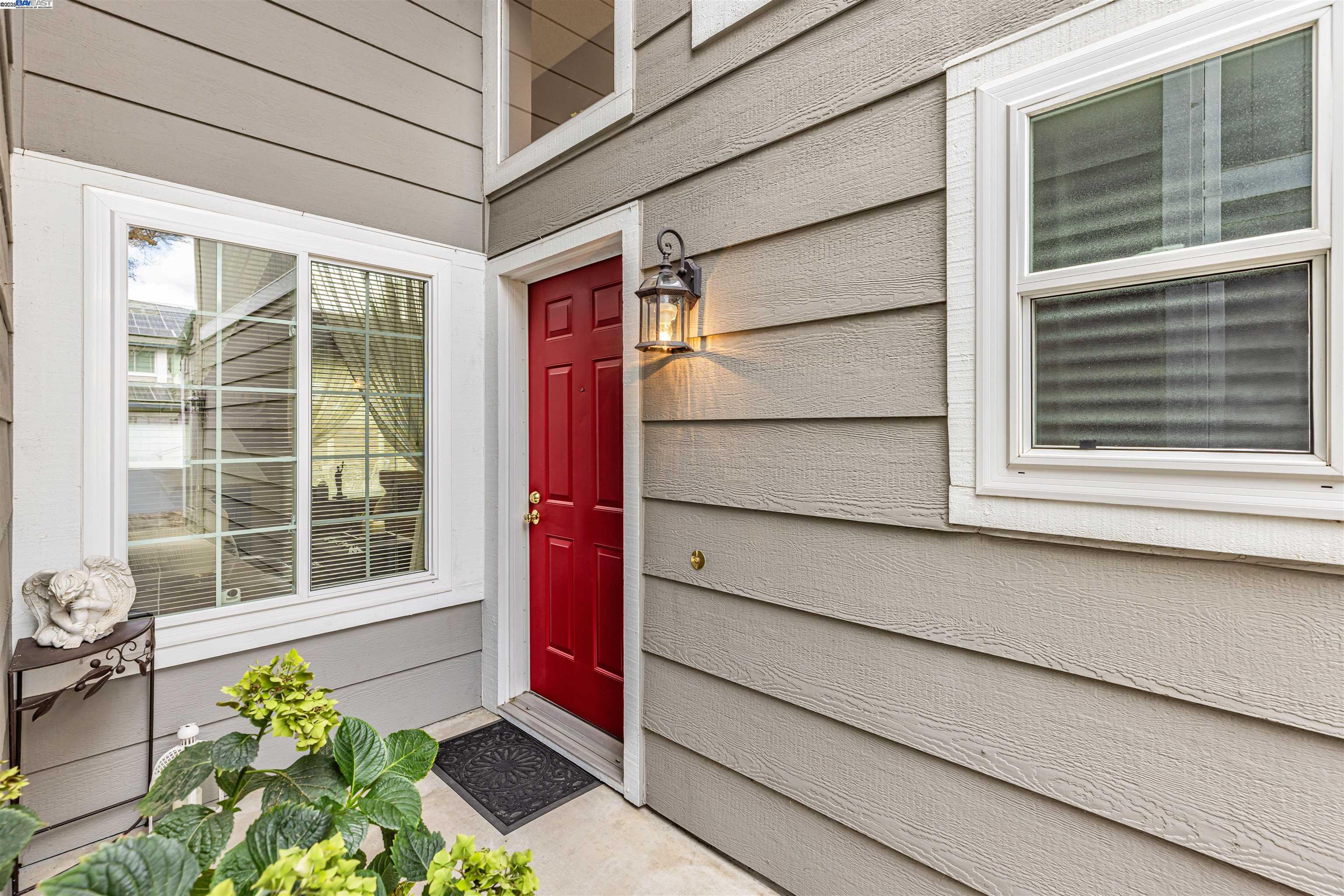 Detail Gallery Image 6 of 21 For 2013 Galloway Cmn, Livermore,  CA 94551 - 3 Beds | 2/1 Baths