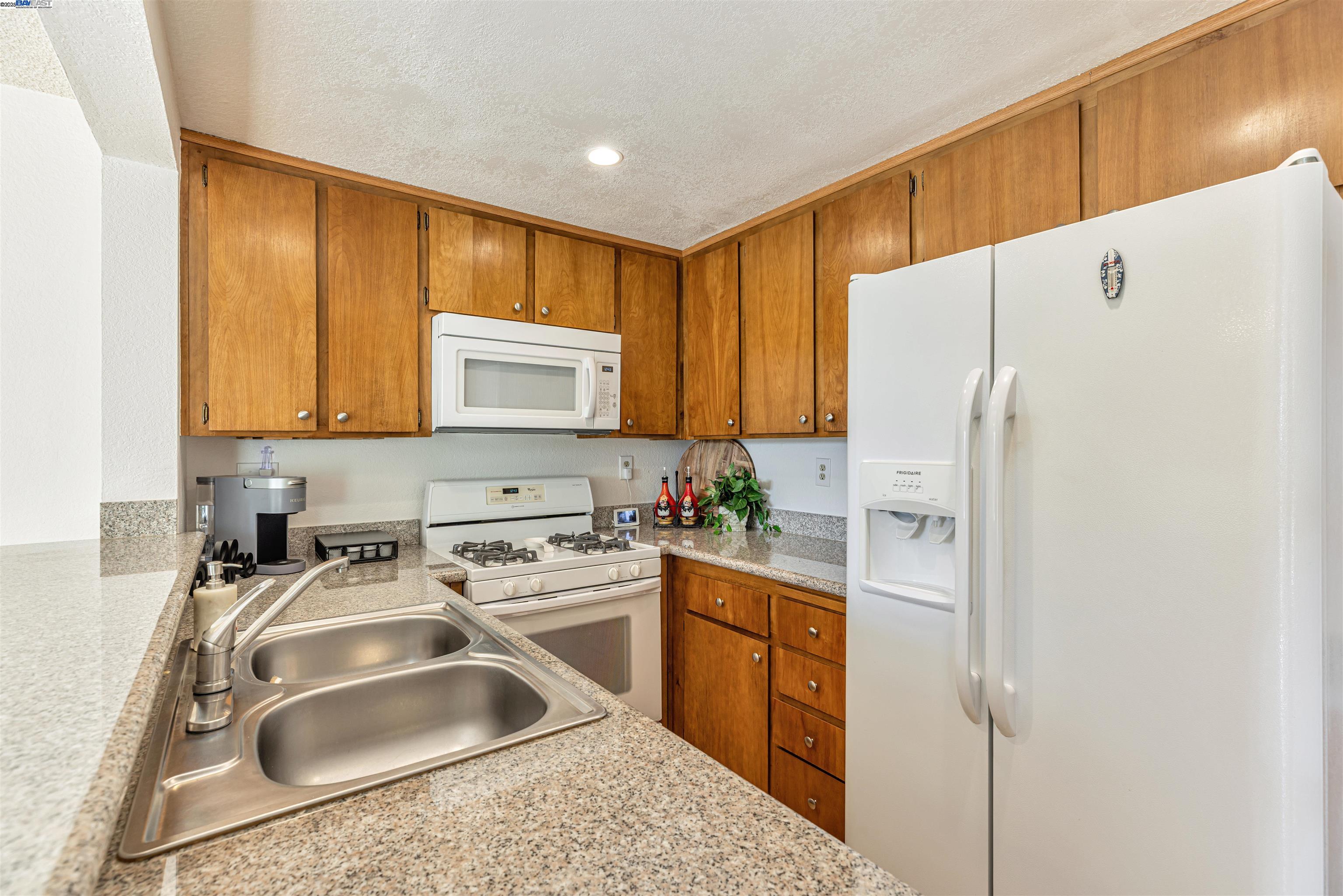 Detail Gallery Image 8 of 21 For 2013 Galloway Cmn, Livermore,  CA 94551 - 3 Beds | 2/1 Baths