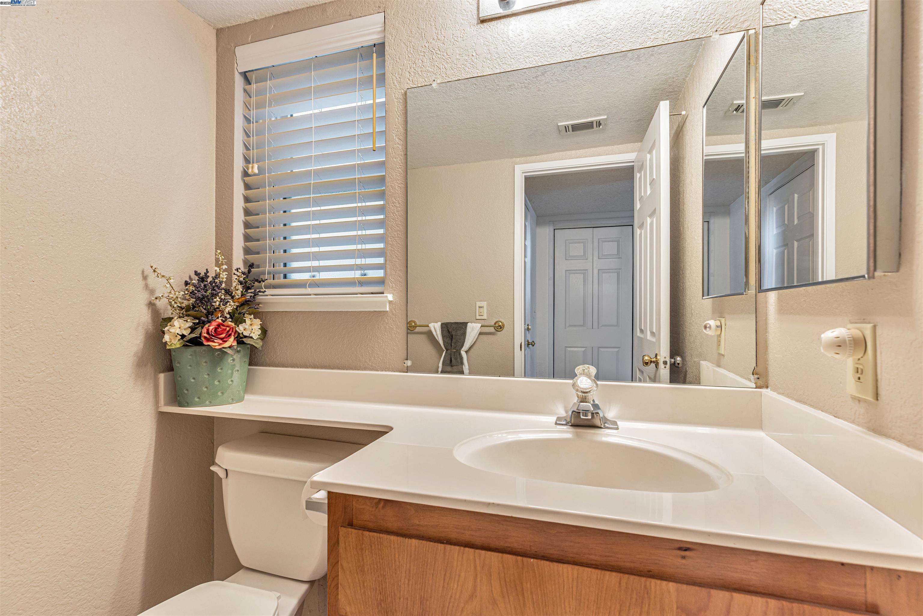 Detail Gallery Image 10 of 21 For 2013 Galloway Cmn, Livermore,  CA 94551 - 3 Beds | 2/1 Baths