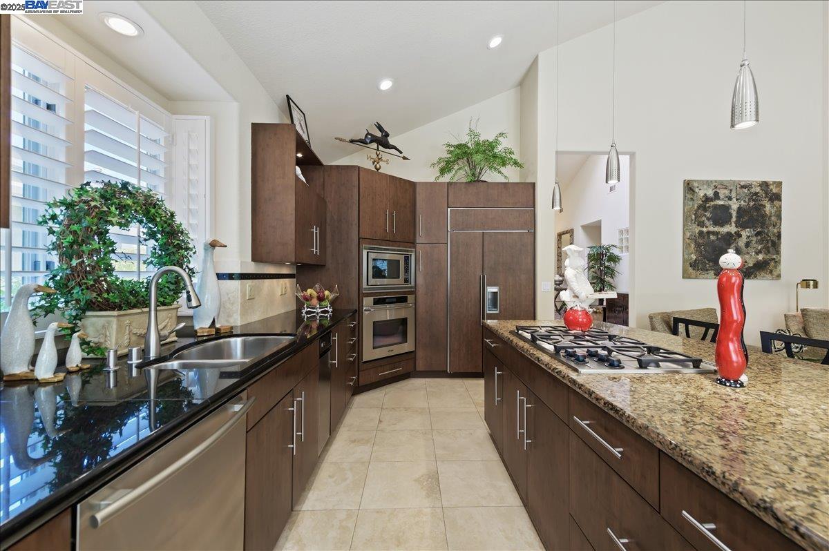 Detail Gallery Image 24 of 39 For 2178 Inverness Ct, Pleasanton,  CA 94588 - 3 Beds | 2/1 Baths