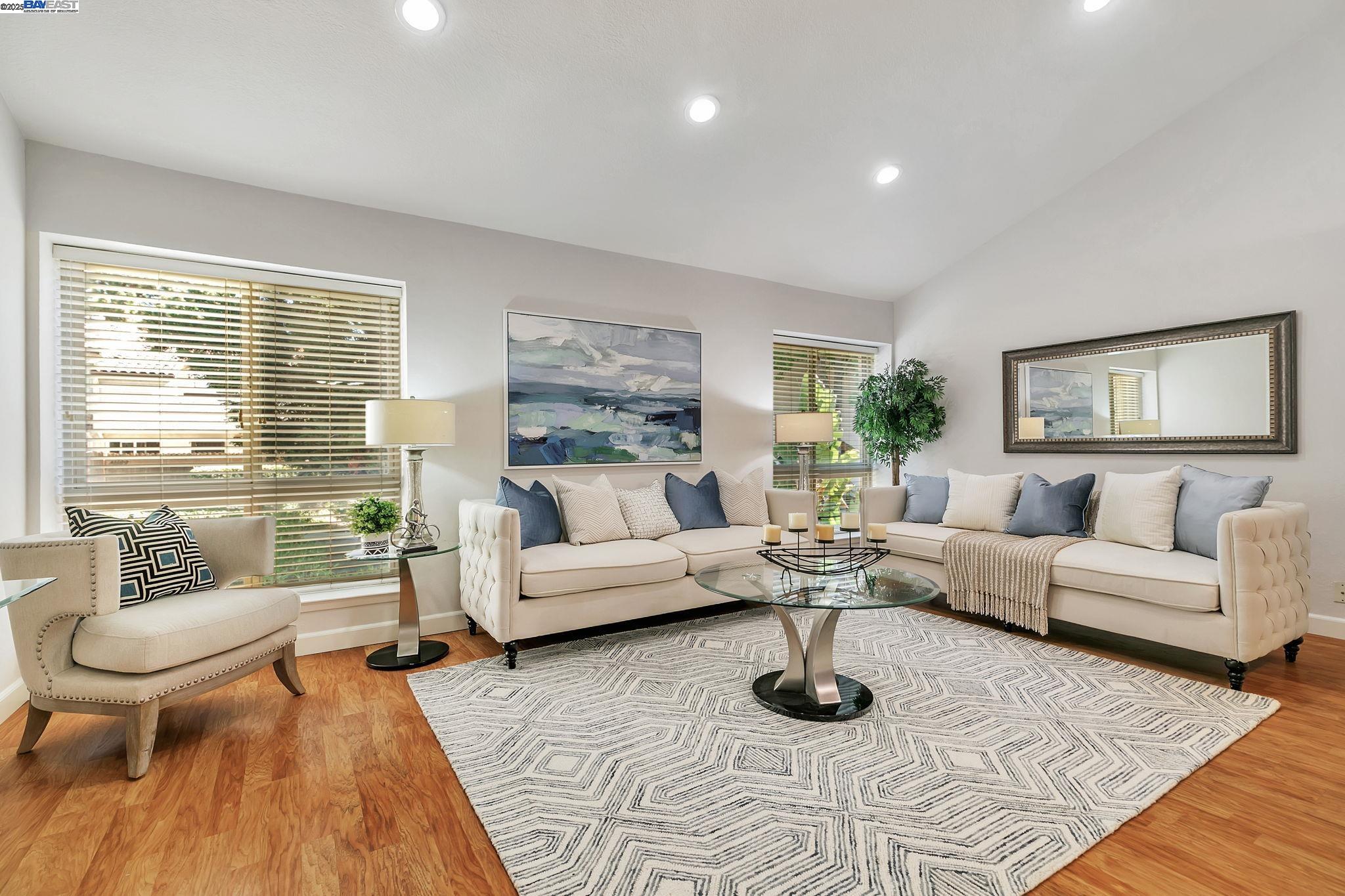 Photo #2: 41113492 Listing 